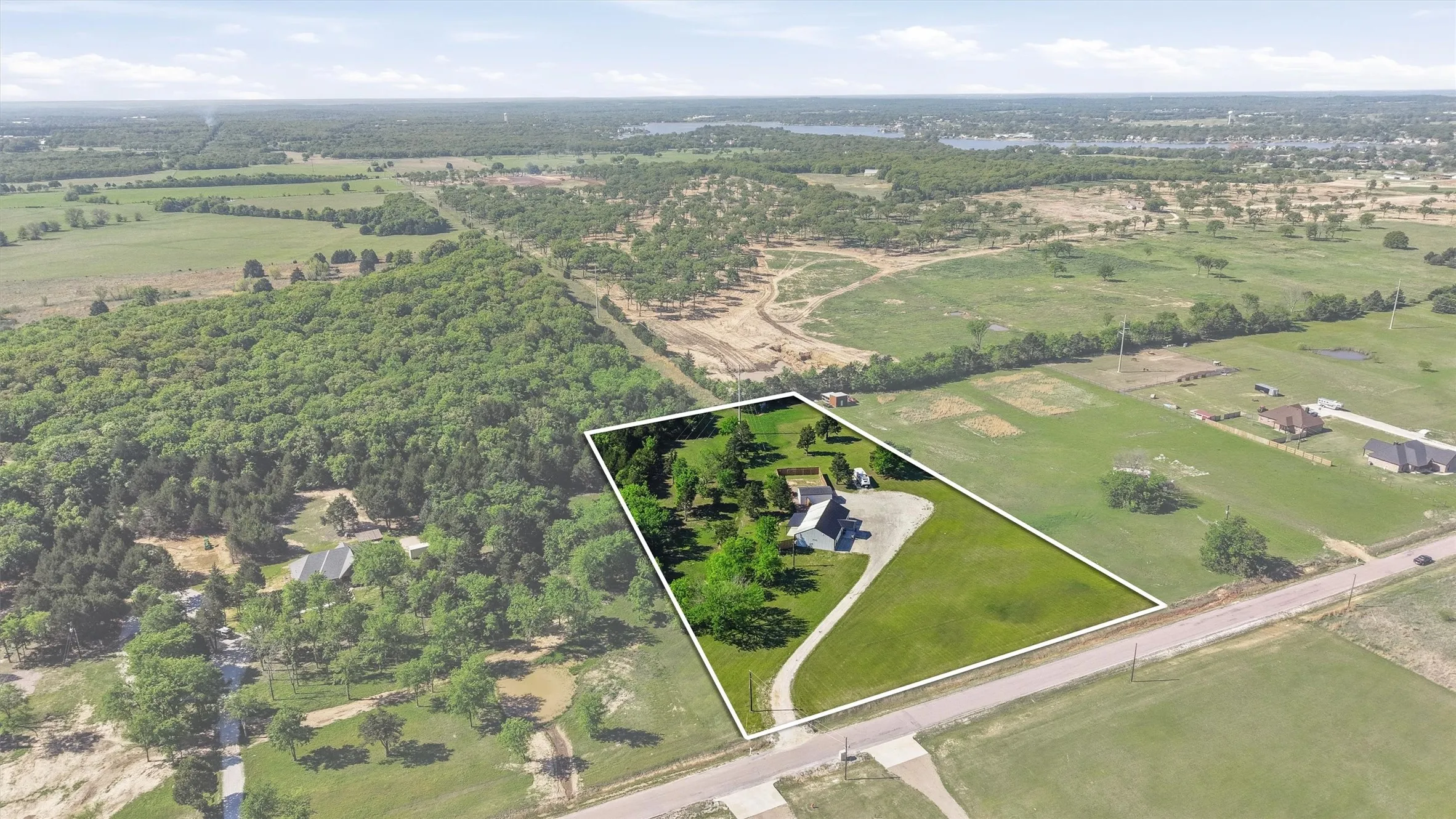 Single Family Residence For Sale in Cooke County , 210 County Road 2184, Gainesville, Texas 76240, 4 Bedroom, 3 Bathroom, Garage spaces, 2,100 Sqft, built in 2024, mls#21342308, Real Estate Agent in Gainesville, Homes For Sale in Cooke county, Homes For Sale in Gainesville, Realtor in Gainesville Texas, Real Estate Brokerage Independent Realty Texas, Luminita Cordes Realtor