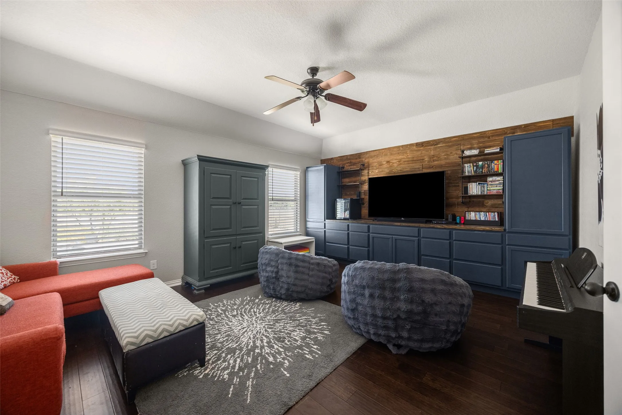 Single Family Residence For Sale in Collin County , 21867 County Road 820, Farmersville, Texas 75442, 4 Bedroom, 3 Bathroom, 3 Garage spaces, 2,813 Sqft, built in 2016, mls#21343388, Real Estate Agent in Farmersville, Homes For Sale in Collin county, Homes For Sale in Farmersville, Realtor in Farmersville Texas, Real Estate Brokerage Independent Realty Texas, Luminita Cordes Realtor