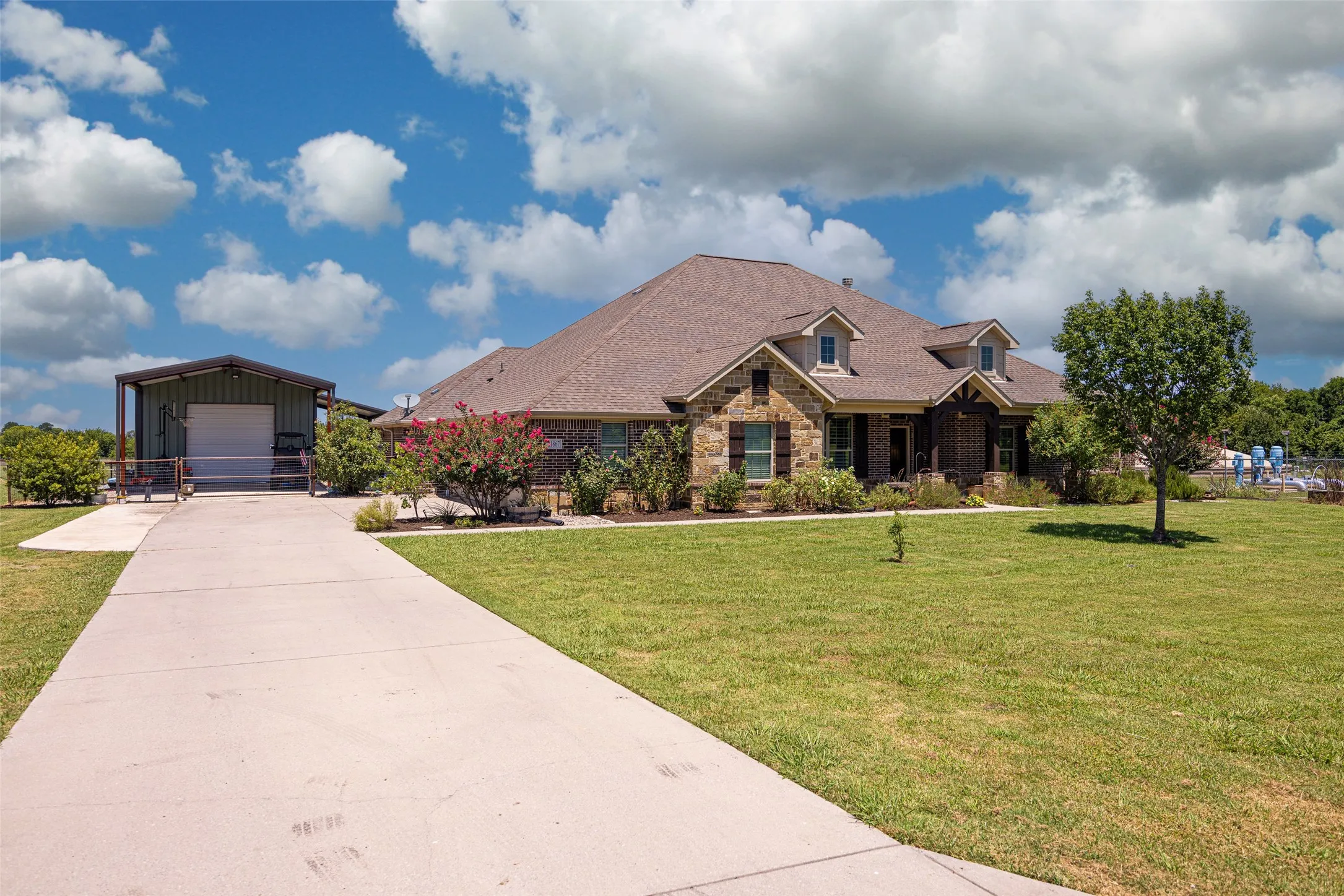 Single Family Residence For Sale in Collin County , 21867 County Road 820, Farmersville, Texas 75442, 4 Bedroom, 3 Bathroom, 3 Garage spaces, 2,813 Sqft, built in 2016, mls#21343388, Real Estate Agent in Farmersville, Homes For Sale in Collin county, Homes For Sale in Farmersville, Realtor in Farmersville Texas, Real Estate Brokerage Independent Realty Texas, Luminita Cordes Realtor