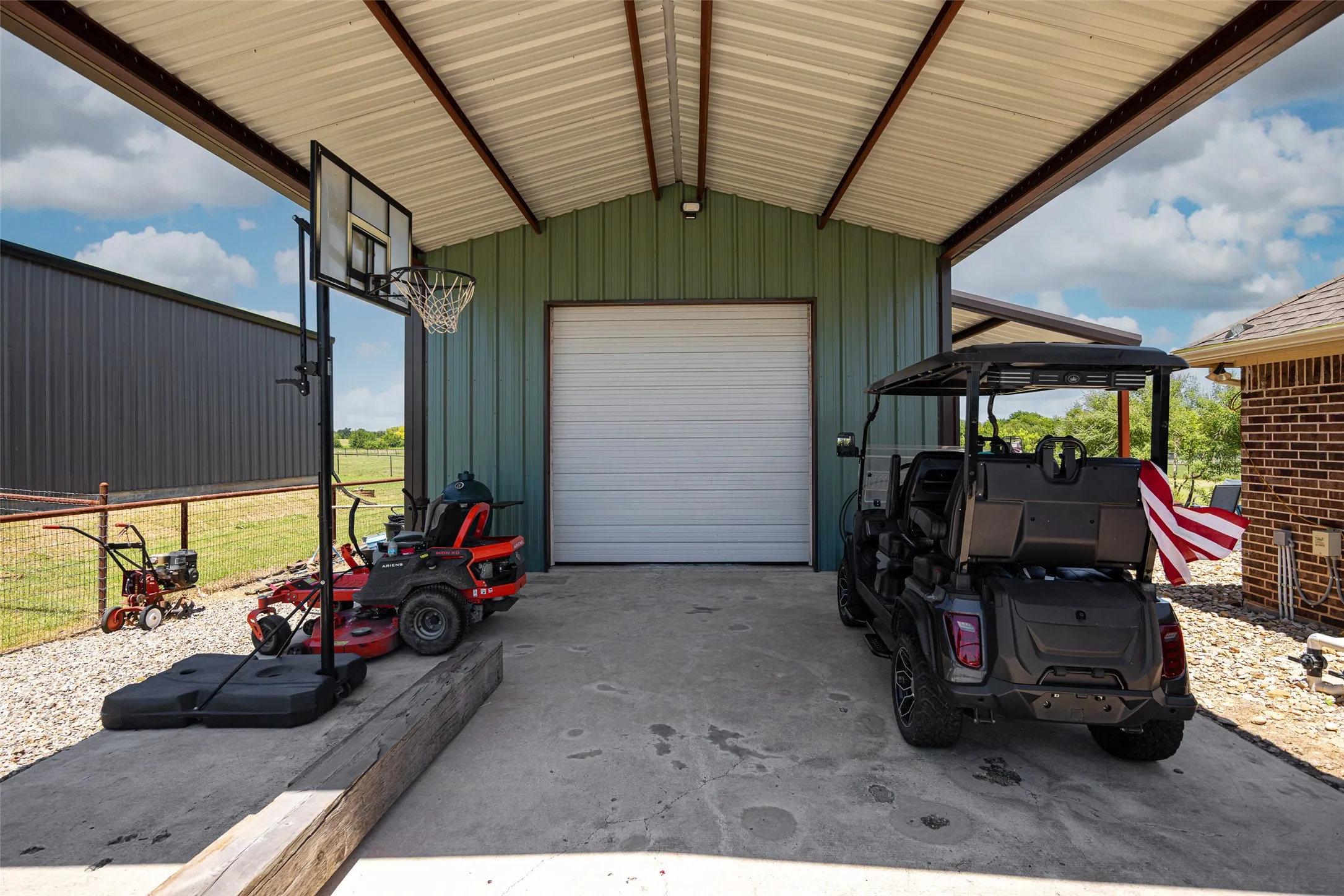 Single Family Residence For Sale in Collin County , 21867 County Road 820, Farmersville, Texas 75442, 4 Bedroom, 3 Bathroom, 3 Garage spaces, 2,813 Sqft, built in 2016, mls#21343388, Real Estate Agent in Farmersville, Homes For Sale in Collin county, Homes For Sale in Farmersville, Realtor in Farmersville Texas, Real Estate Brokerage Independent Realty Texas, Luminita Cordes Realtor
