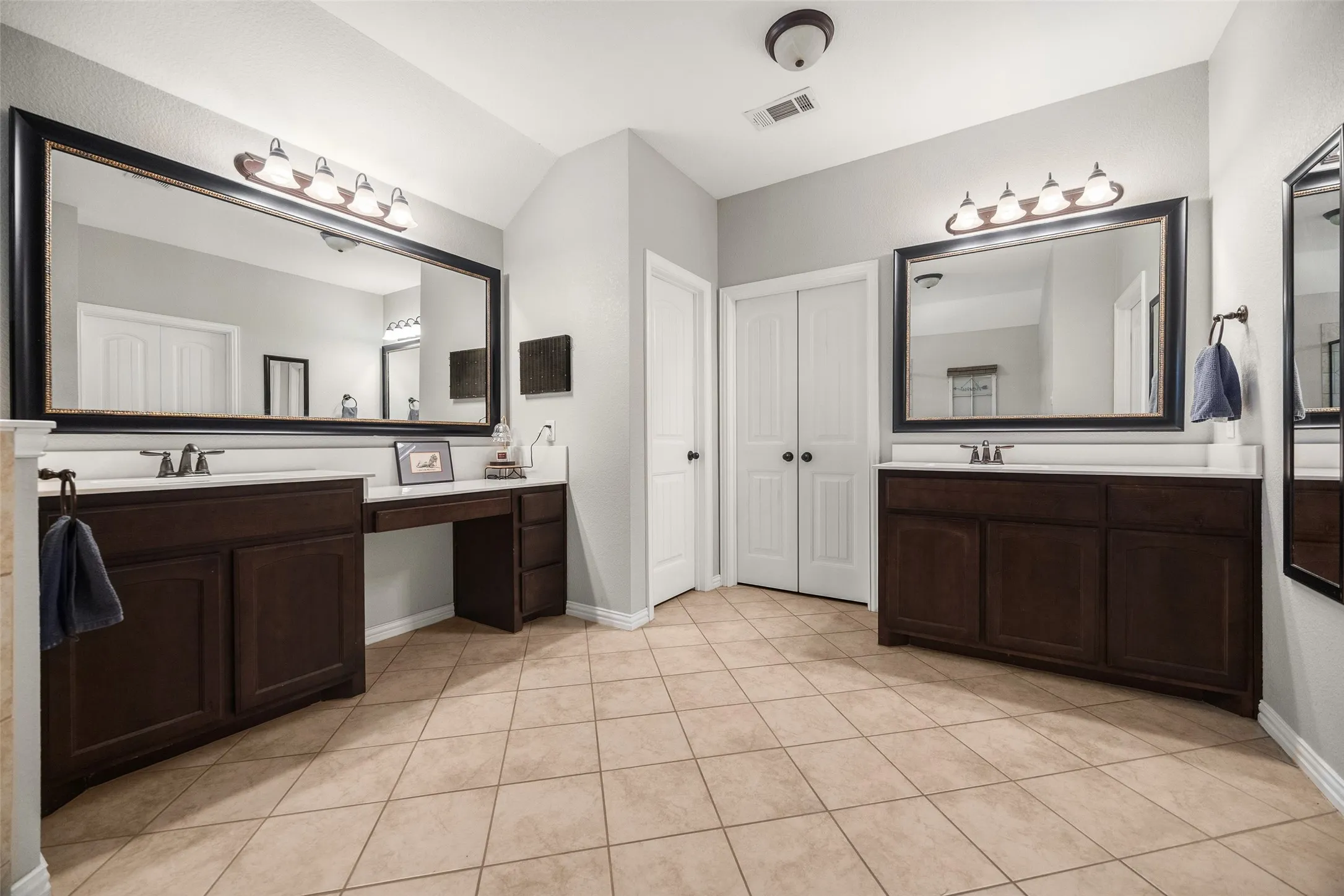 Single Family Residence For Sale in Collin County , 21867 County Road 820, Farmersville, Texas 75442, 4 Bedroom, 3 Bathroom, 3 Garage spaces, 2,813 Sqft, built in 2016, mls#21343388, Real Estate Agent in Farmersville, Homes For Sale in Collin county, Homes For Sale in Farmersville, Realtor in Farmersville Texas, Real Estate Brokerage Independent Realty Texas, Luminita Cordes Realtor