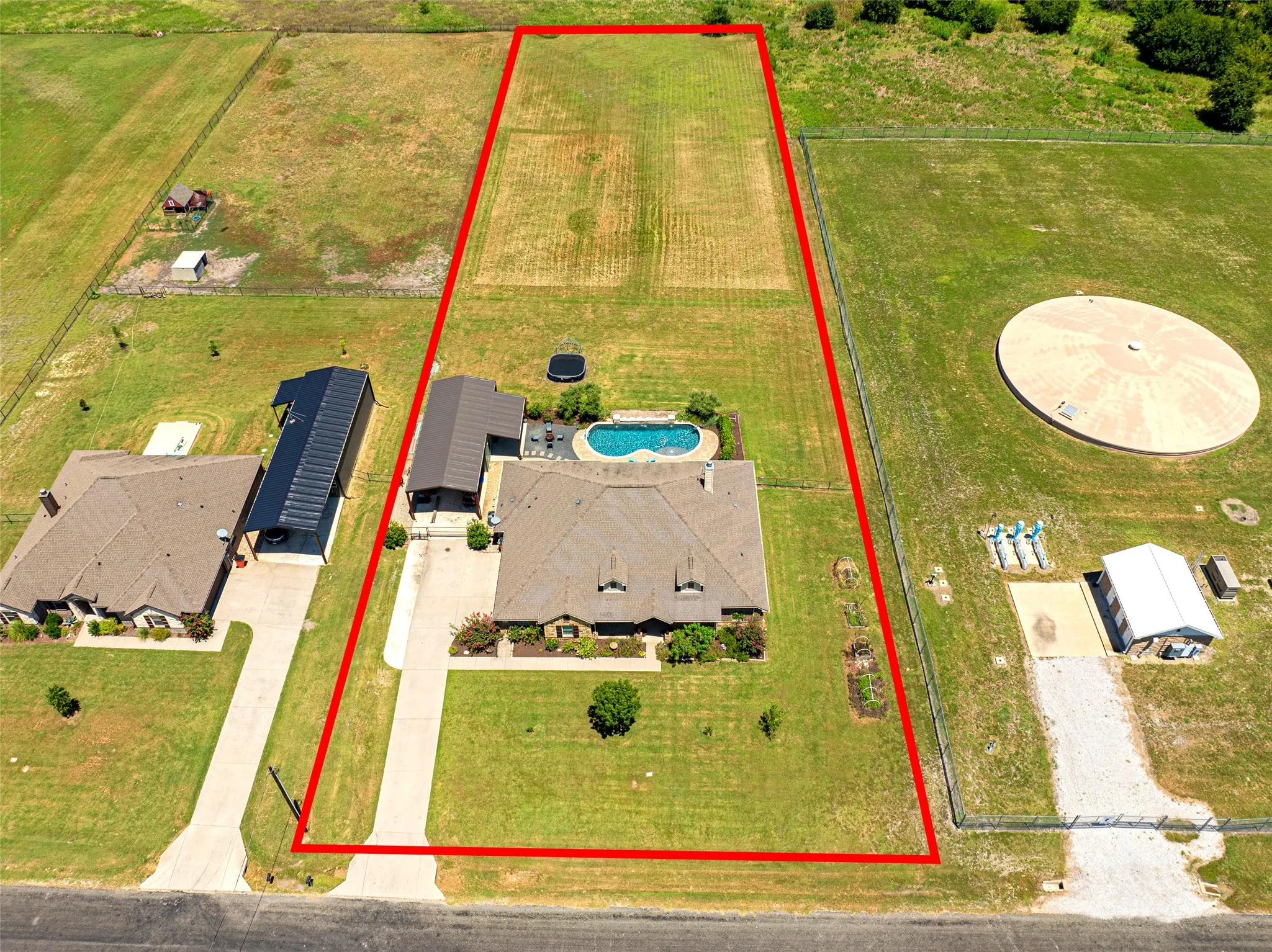 Single Family Residence For Sale in Collin County , 21867 County Road 820, Farmersville, Texas 75442, 4 Bedroom, 3 Bathroom, 3 Garage spaces, 2,813 Sqft, built in 2016, mls#21343388, Real Estate Agent in Farmersville, Homes For Sale in Collin county, Homes For Sale in Farmersville, Realtor in Farmersville Texas, Real Estate Brokerage Independent Realty Texas, Luminita Cordes Realtor