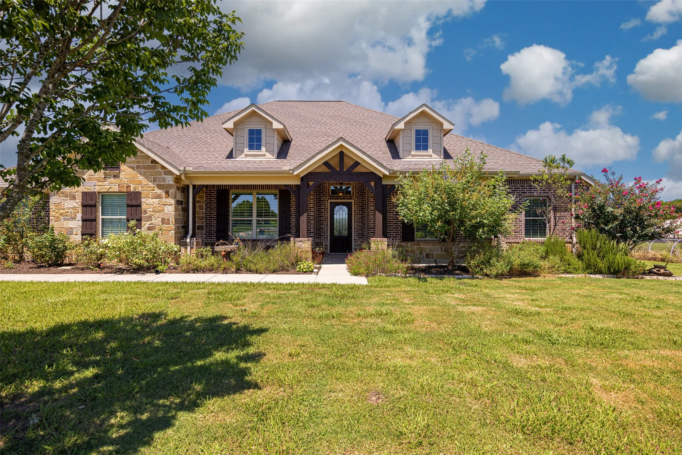 Single Family Residence For Sale in Collin County , 21867 County Road 820, Farmersville, Texas 75442, 4 Bedroom, 3 Bathroom, 3 Garage spaces, 2,813 Sqft, built in 2016, mls#21343388, Real Estate Agent in Farmersville, Homes For Sale in Collin county, Homes For Sale in Farmersville, Realtor in Farmersville Texas, Real Estate Brokerage Independent Realty Texas, Luminita Cordes Realtor