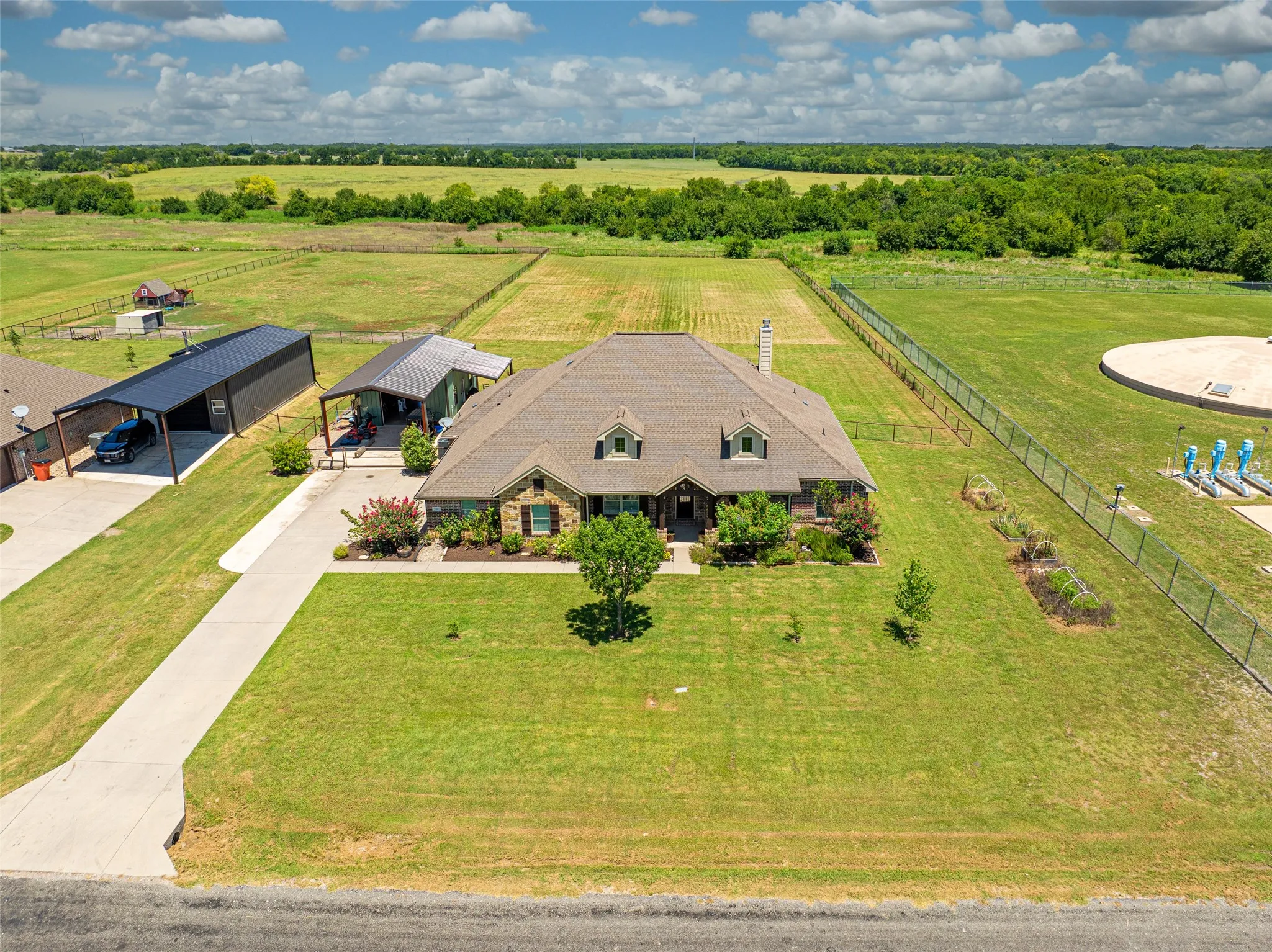 Single Family Residence For Sale in Collin County , 21867 County Road 820, Farmersville, Texas 75442, 4 Bedroom, 3 Bathroom, 3 Garage spaces, 2,813 Sqft, built in 2016, mls#21343388, Real Estate Agent in Farmersville, Homes For Sale in Collin county, Homes For Sale in Farmersville, Realtor in Farmersville Texas, Real Estate Brokerage Independent Realty Texas, Luminita Cordes Realtor