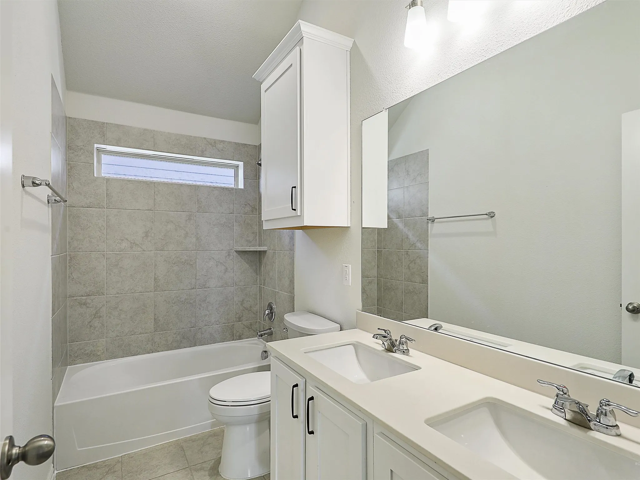Hall bathroom shared by bedrooms 3 & 4