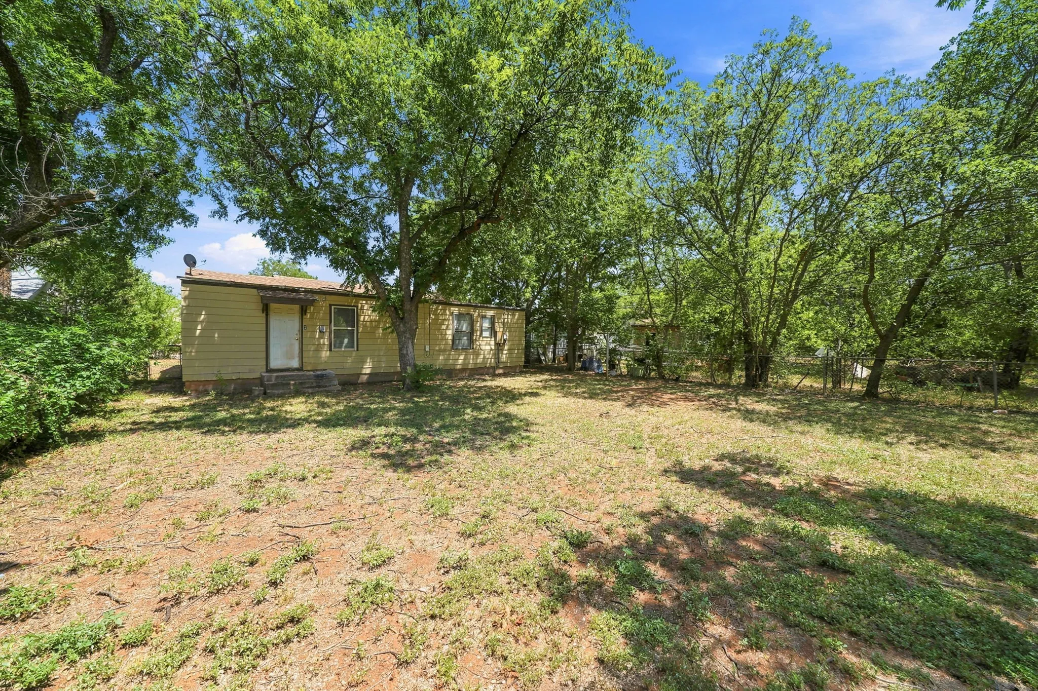 Single Family Residence For Sale in Taylor County , 1434 Kirkwood Street, Abilene, Texas 79603, 3 Bedroom, 2 Bathroom, 1 Garage spaces, 1,281 Sqft, built in 1950, mls#21343515, Real Estate Agent in Abilene, Homes For Sale in Taylor county, Homes For Sale in Abilene, Realtor in Abilene Texas, Real Estate Brokerage Independent Realty Texas, Luminita Cordes Realtor