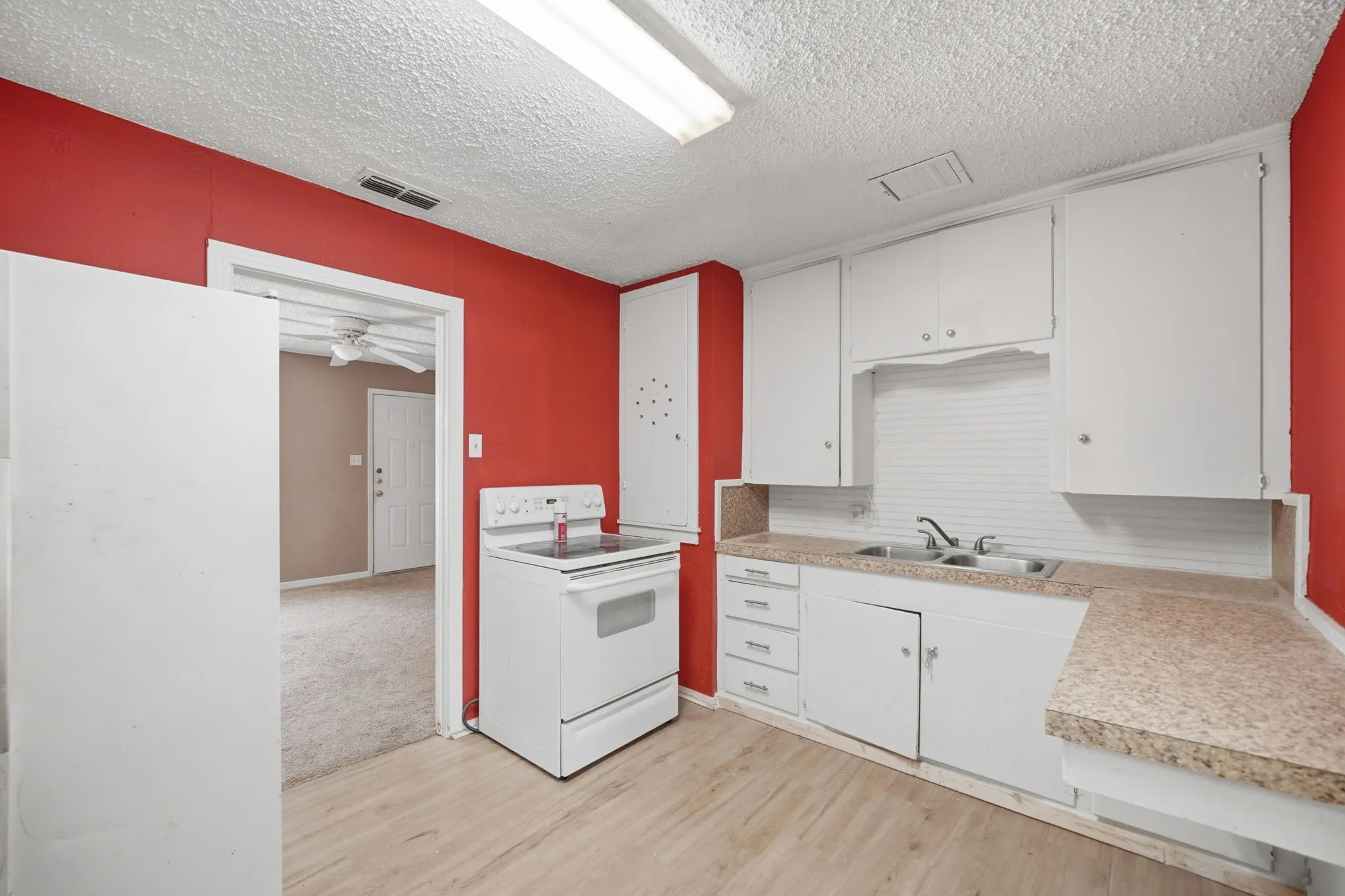 Single Family Residence For Sale in Taylor County , 1434 Kirkwood Street, Abilene, Texas 79603, 3 Bedroom, 2 Bathroom, 1 Garage spaces, 1,281 Sqft, built in 1950, mls#21343515, Real Estate Agent in Abilene, Homes For Sale in Taylor county, Homes For Sale in Abilene, Realtor in Abilene Texas, Real Estate Brokerage Independent Realty Texas, Luminita Cordes Realtor
