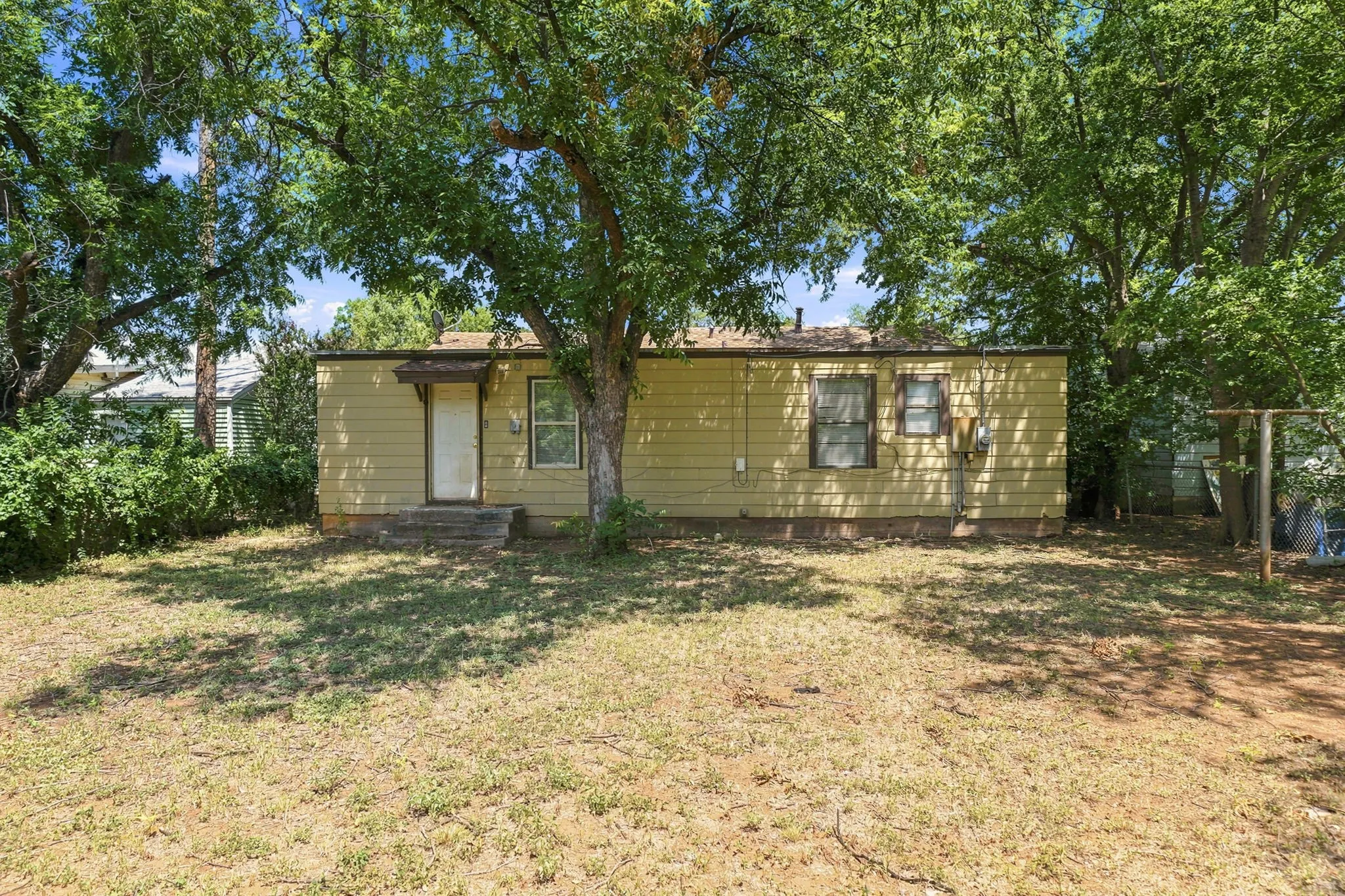 Single Family Residence For Sale in Taylor County , 1434 Kirkwood Street, Abilene, Texas 79603, 3 Bedroom, 2 Bathroom, 1 Garage spaces, 1,281 Sqft, built in 1950, mls#21343515, Real Estate Agent in Abilene, Homes For Sale in Taylor county, Homes For Sale in Abilene, Realtor in Abilene Texas, Real Estate Brokerage Independent Realty Texas, Luminita Cordes Realtor