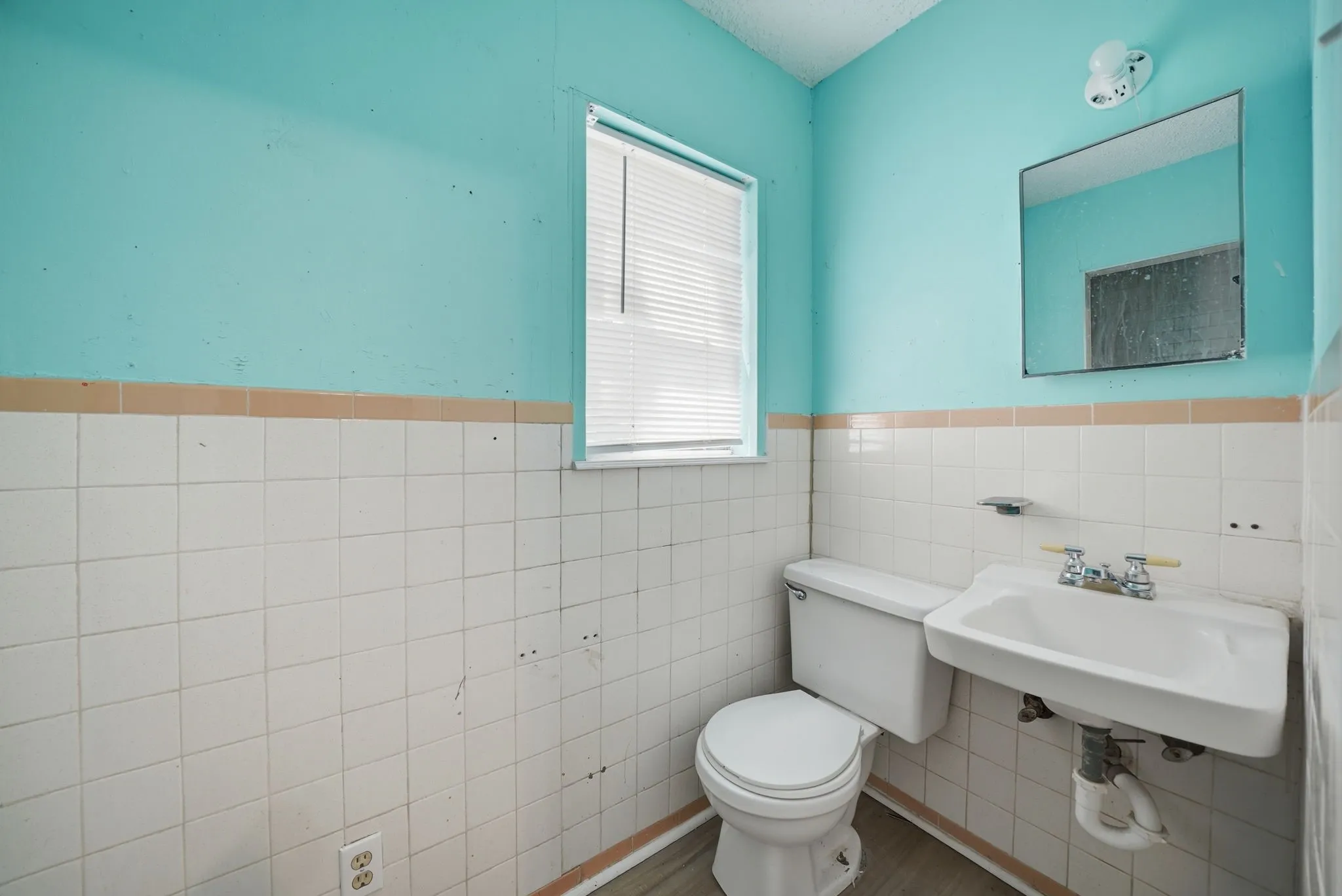 Single Family Residence For Sale in Taylor County , 1434 Kirkwood Street, Abilene, Texas 79603, 3 Bedroom, 2 Bathroom, 1 Garage spaces, 1,281 Sqft, built in 1950, mls#21343515, Real Estate Agent in Abilene, Homes For Sale in Taylor county, Homes For Sale in Abilene, Realtor in Abilene Texas, Real Estate Brokerage Independent Realty Texas, Luminita Cordes Realtor
