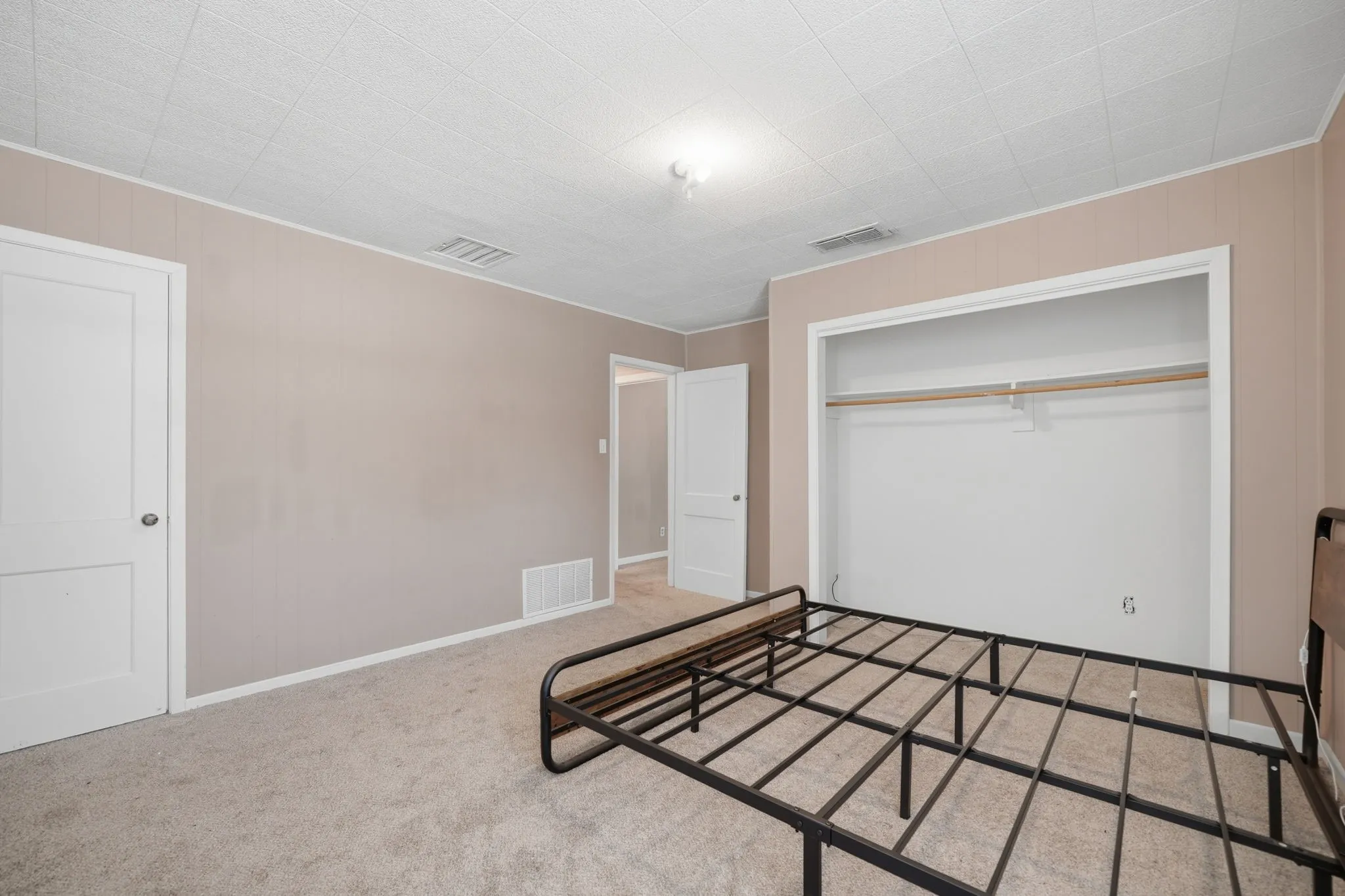 Single Family Residence For Sale in Taylor County , 1434 Kirkwood Street, Abilene, Texas 79603, 3 Bedroom, 2 Bathroom, 1 Garage spaces, 1,281 Sqft, built in 1950, mls#21343515, Real Estate Agent in Abilene, Homes For Sale in Taylor county, Homes For Sale in Abilene, Realtor in Abilene Texas, Real Estate Brokerage Independent Realty Texas, Luminita Cordes Realtor