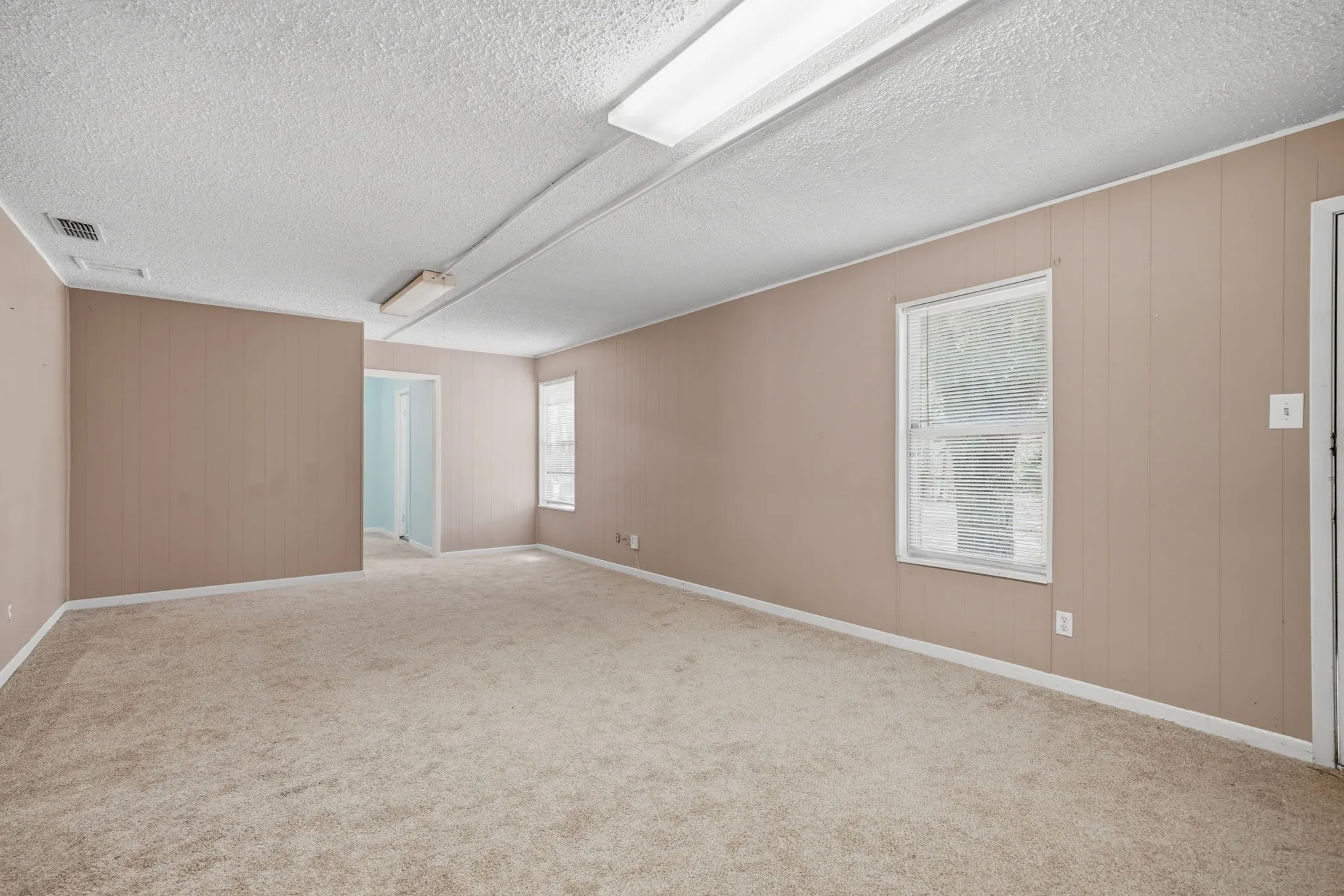 Single Family Residence For Sale in Taylor County , 1434 Kirkwood Street, Abilene, Texas 79603, 3 Bedroom, 2 Bathroom, 1 Garage spaces, 1,281 Sqft, built in 1950, mls#21343515, Real Estate Agent in Abilene, Homes For Sale in Taylor county, Homes For Sale in Abilene, Realtor in Abilene Texas, Real Estate Brokerage Independent Realty Texas, Luminita Cordes Realtor