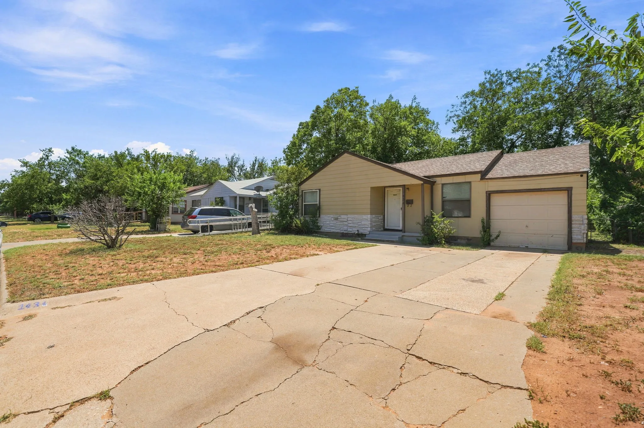 Single Family Residence For Sale in Taylor County , 1434 Kirkwood Street, Abilene, Texas 79603, 3 Bedroom, 2 Bathroom, 1 Garage spaces, 1,281 Sqft, built in 1950, mls#21343515, Real Estate Agent in Abilene, Homes For Sale in Taylor county, Homes For Sale in Abilene, Realtor in Abilene Texas, Real Estate Brokerage Independent Realty Texas, Luminita Cordes Realtor