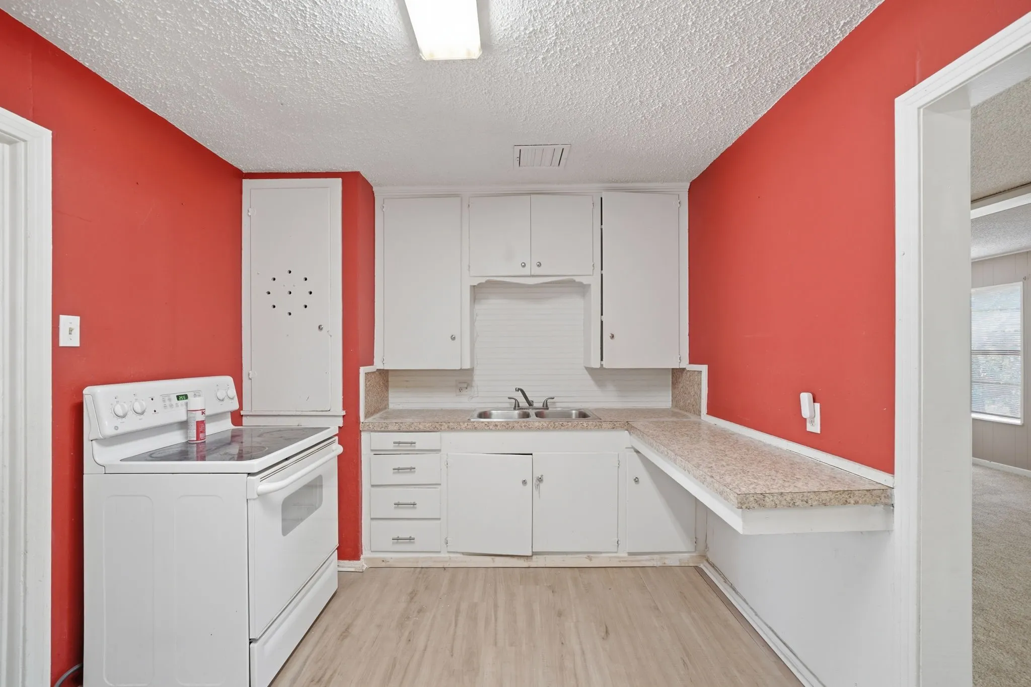 Single Family Residence For Sale in Taylor County , 1434 Kirkwood Street, Abilene, Texas 79603, 3 Bedroom, 2 Bathroom, 1 Garage spaces, 1,281 Sqft, built in 1950, mls#21343515, Real Estate Agent in Abilene, Homes For Sale in Taylor county, Homes For Sale in Abilene, Realtor in Abilene Texas, Real Estate Brokerage Independent Realty Texas, Luminita Cordes Realtor