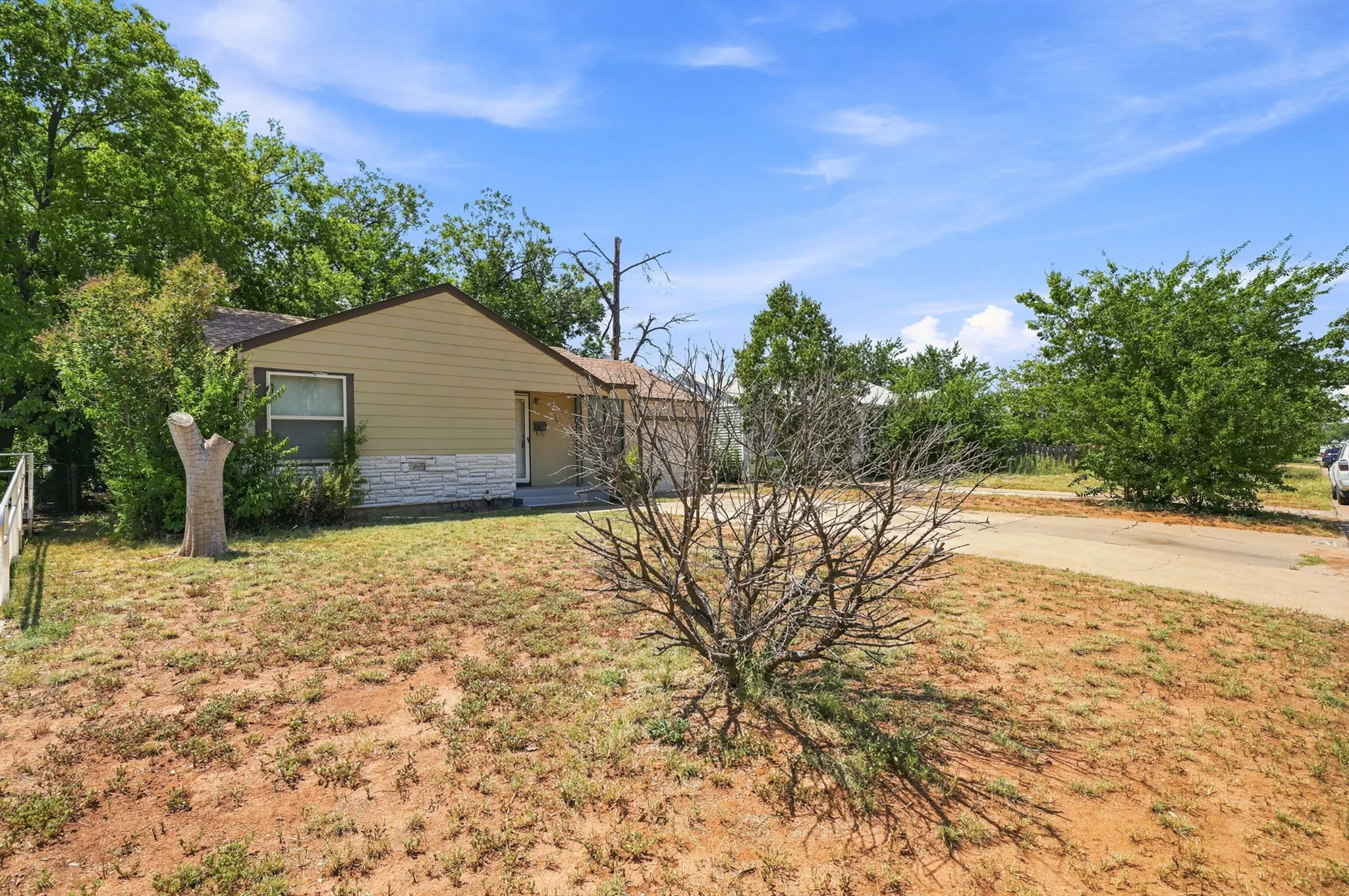 Single Family Residence For Sale in Taylor County , 1434 Kirkwood Street, Abilene, Texas 79603, 3 Bedroom, 2 Bathroom, 1 Garage spaces, 1,281 Sqft, built in 1950, mls#21343515, Real Estate Agent in Abilene, Homes For Sale in Taylor county, Homes For Sale in Abilene, Realtor in Abilene Texas, Real Estate Brokerage Independent Realty Texas, Luminita Cordes Realtor