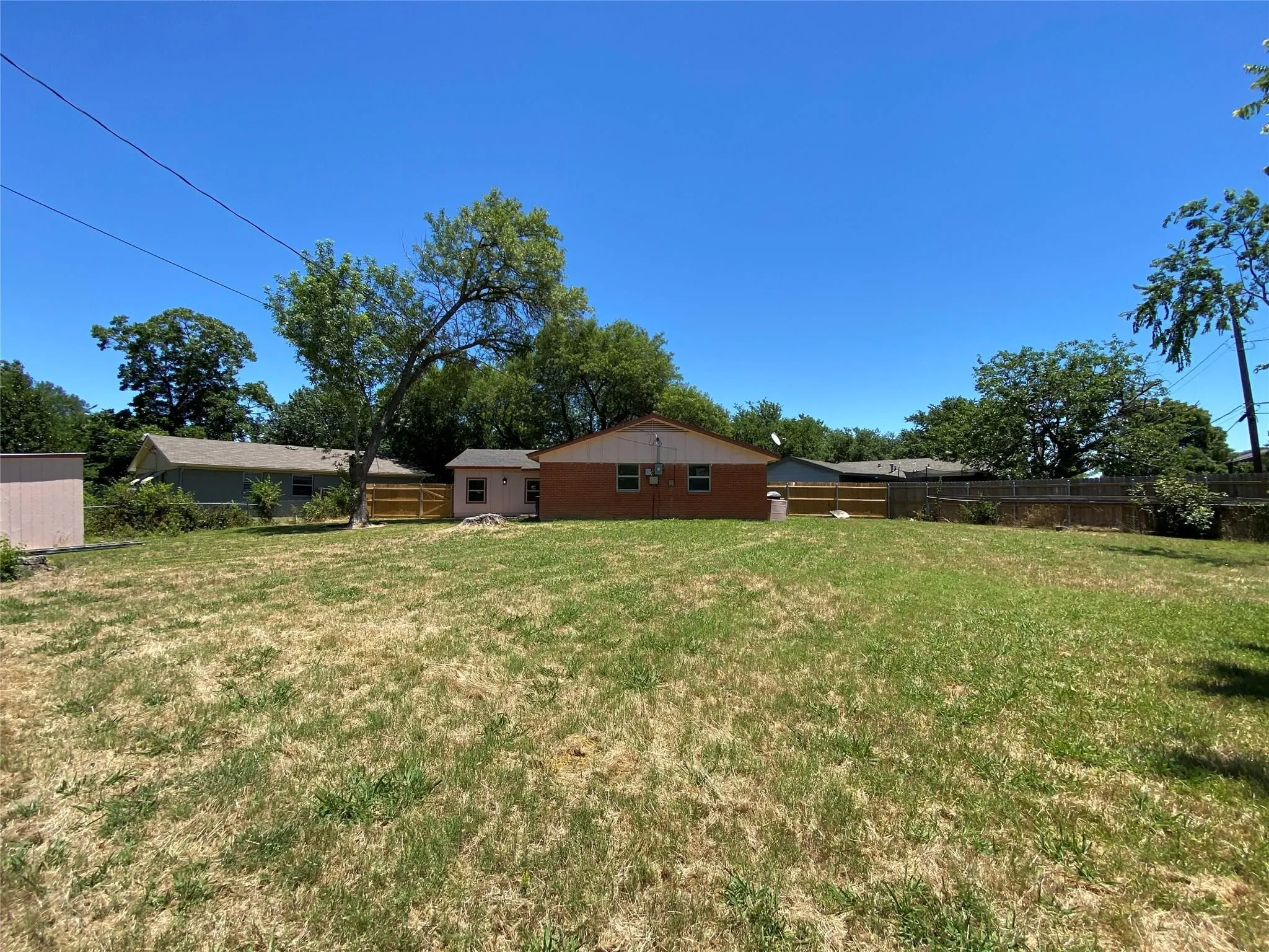 Single Family Residence For Rent in Dallas County , 2813 Arcady Drive, Garland, Texas 75041, 3 Bedroom, 2 Bathroom, Garage spaces, 1,500 Sqft, built in 1960, mls#21344943, Real Estate Agent in Garland, Homes For Rent in Dallas county, Homes For Rent in Garland, Realtor in Garland Texas, Real Estate Brokerage Independent Realty Texas, Luminita Cordes Realtor