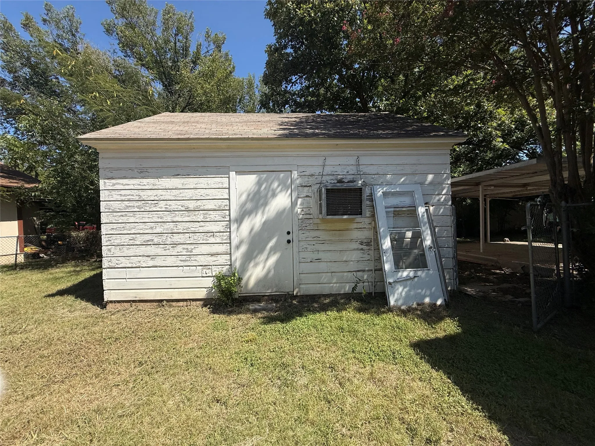 Detached garage storage building