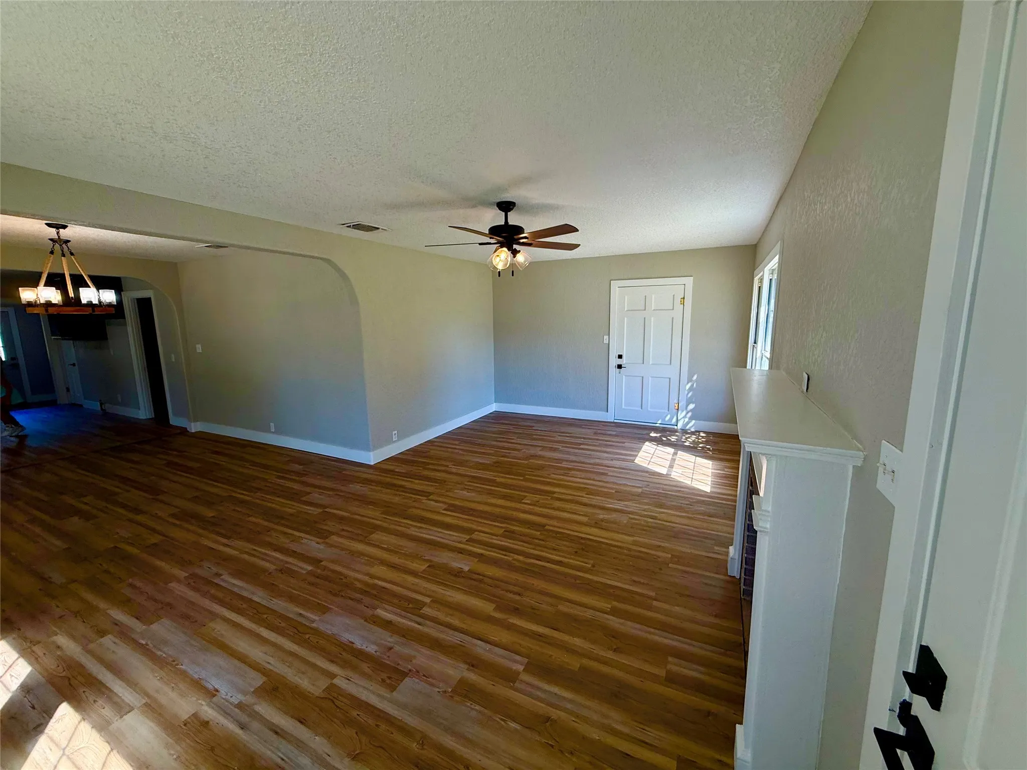 Single Family Residence For Sale in Brown County , 2700 Elizabeth Drive, Brownwood, Texas 76801, 3 Bedroom, 2 Bathroom, 1 Garage spaces, 1,461 Sqft, built in 1945, mls#21344903, Real Estate Agent in Brownwood, Homes For Sale in Brown county, Homes For Sale in Brownwood, Realtor in Brownwood Texas, Real Estate Brokerage Independent Realty Texas, Luminita Cordes Realtor