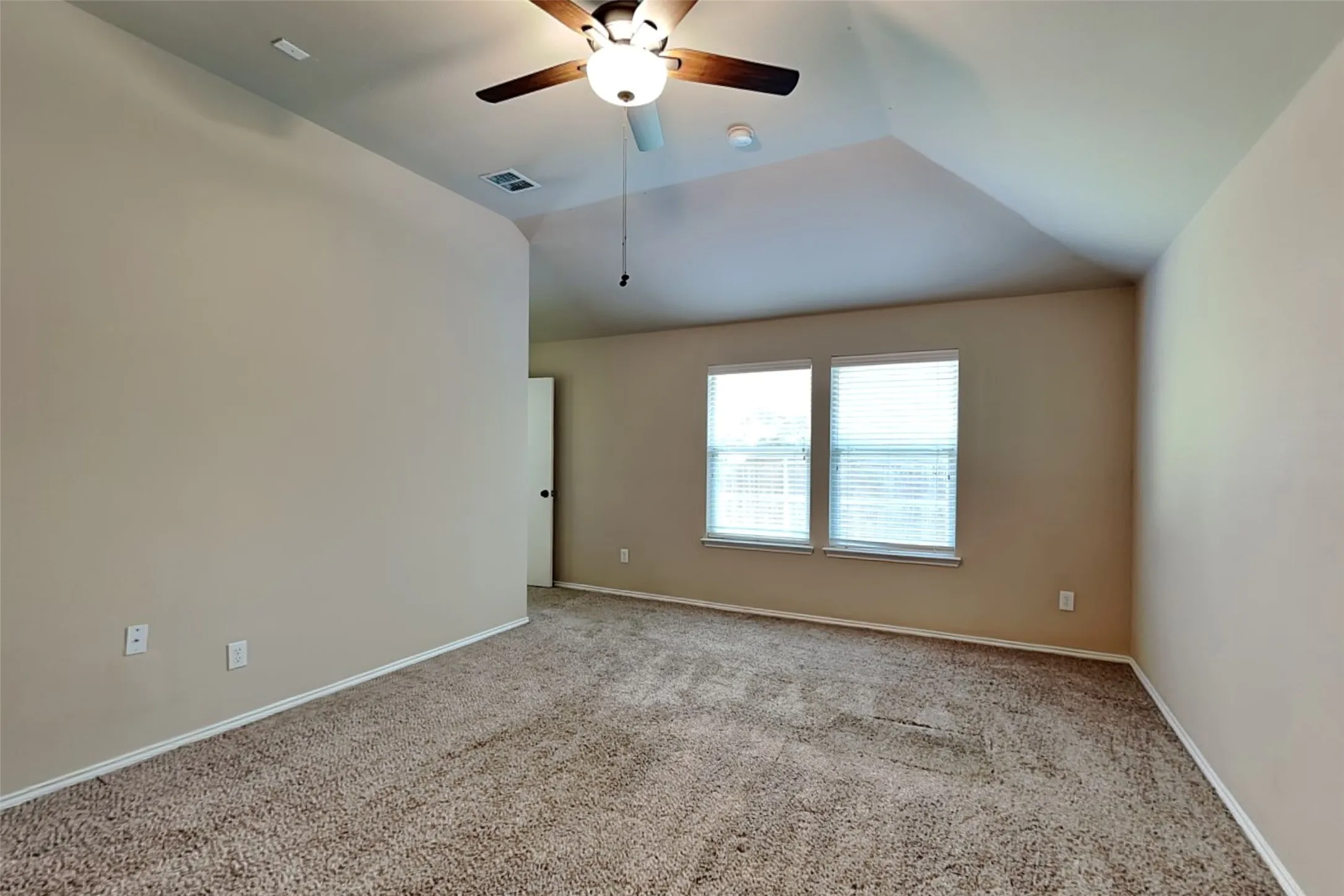 Single Family Residence For Rent in Tarrant County , 5561 Spring Ridge Drive, Watauga, Texas 76137, 4 Bedroom, 2 Bathroom, 2 Garage spaces, 1,957 Sqft, built in 2002, mls#21344956, Real Estate Agent in Watauga, Homes For Rent in Tarrant county, Homes For Rent in Watauga, Realtor in Watauga Texas, Real Estate Brokerage Independent Realty Texas, Luminita Cordes Realtor