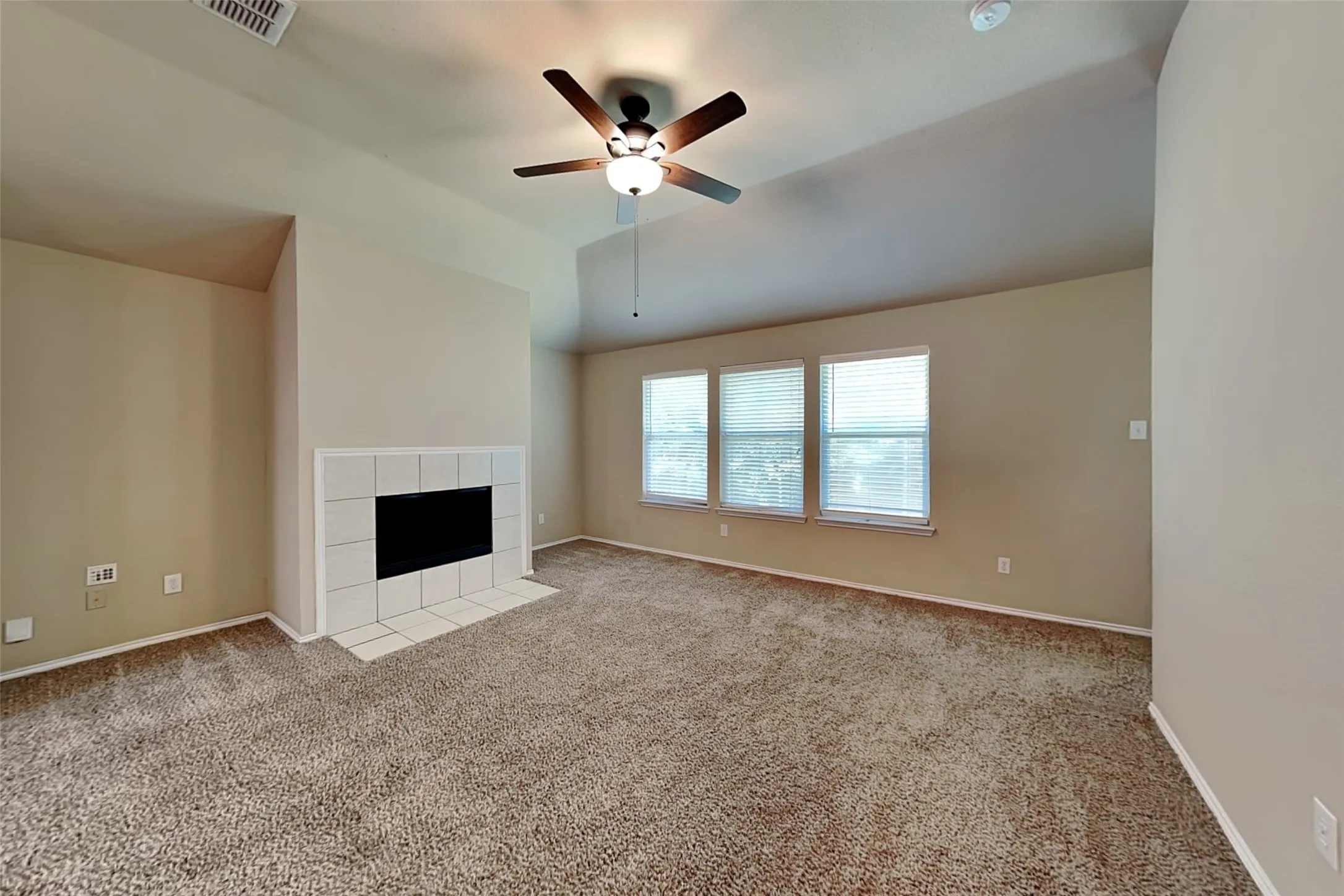 Single Family Residence For Rent in Tarrant County , 5561 Spring Ridge Drive, Watauga, Texas 76137, 4 Bedroom, 2 Bathroom, 2 Garage spaces, 1,957 Sqft, built in 2002, mls#21344956, Real Estate Agent in Watauga, Homes For Rent in Tarrant county, Homes For Rent in Watauga, Realtor in Watauga Texas, Real Estate Brokerage Independent Realty Texas, Luminita Cordes Realtor