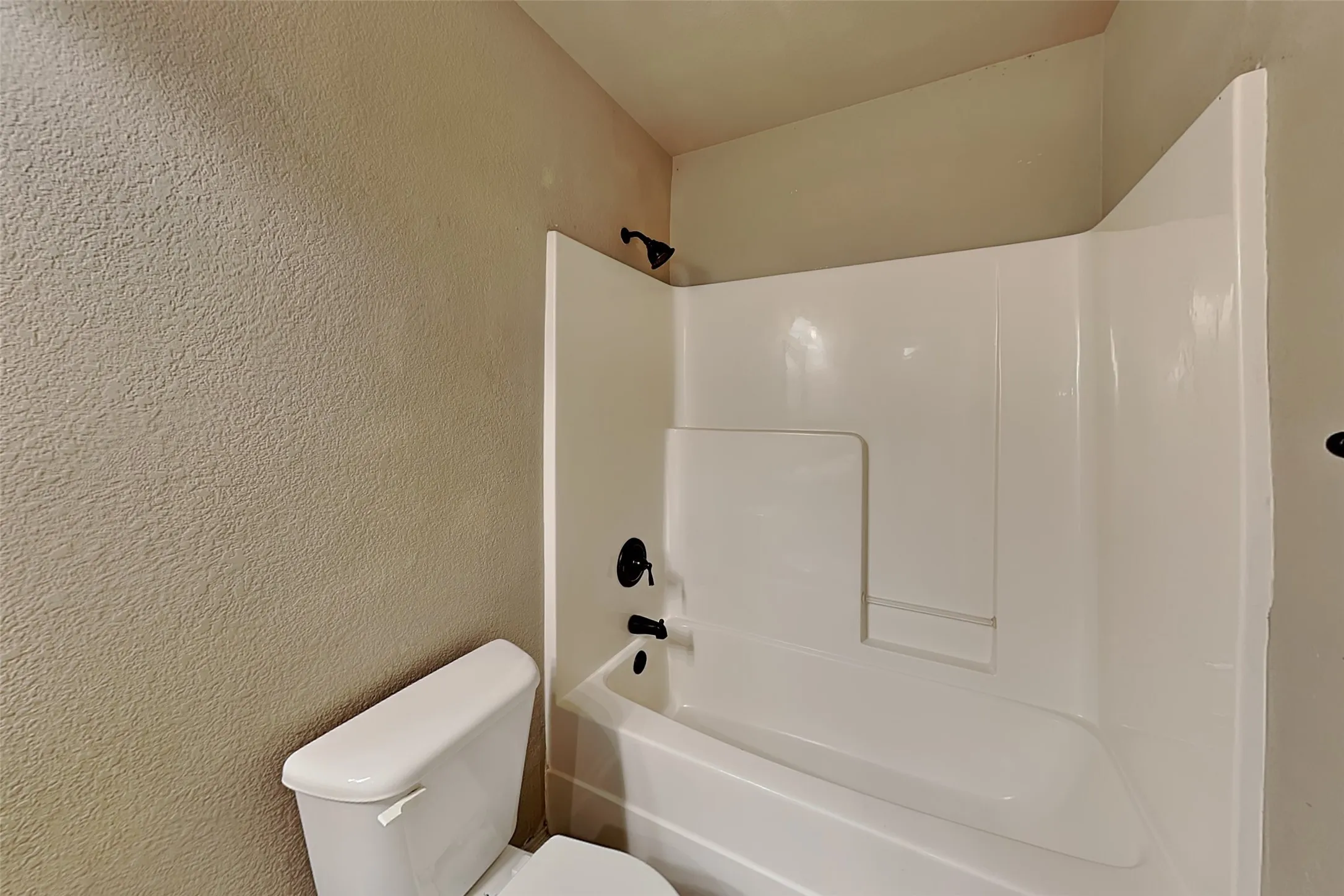 Single Family Residence For Rent in Tarrant County , 5561 Spring Ridge Drive, Watauga, Texas 76137, 4 Bedroom, 2 Bathroom, 2 Garage spaces, 1,957 Sqft, built in 2002, mls#21344956, Real Estate Agent in Watauga, Homes For Rent in Tarrant county, Homes For Rent in Watauga, Realtor in Watauga Texas, Real Estate Brokerage Independent Realty Texas, Luminita Cordes Realtor