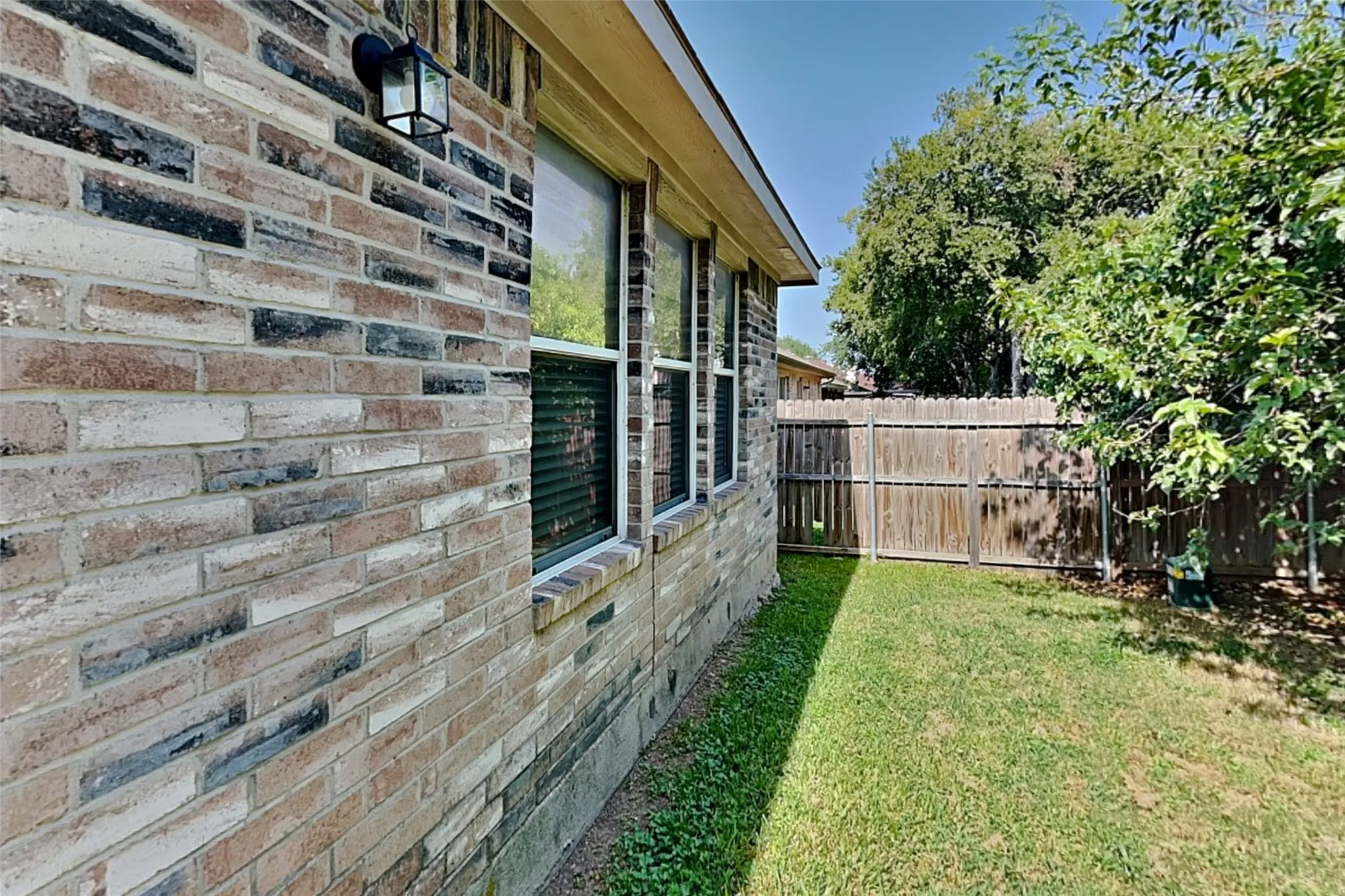 Single Family Residence For Rent in Tarrant County , 5561 Spring Ridge Drive, Watauga, Texas 76137, 4 Bedroom, 2 Bathroom, 2 Garage spaces, 1,957 Sqft, built in 2002, mls#21344956, Real Estate Agent in Watauga, Homes For Rent in Tarrant county, Homes For Rent in Watauga, Realtor in Watauga Texas, Real Estate Brokerage Independent Realty Texas, Luminita Cordes Realtor