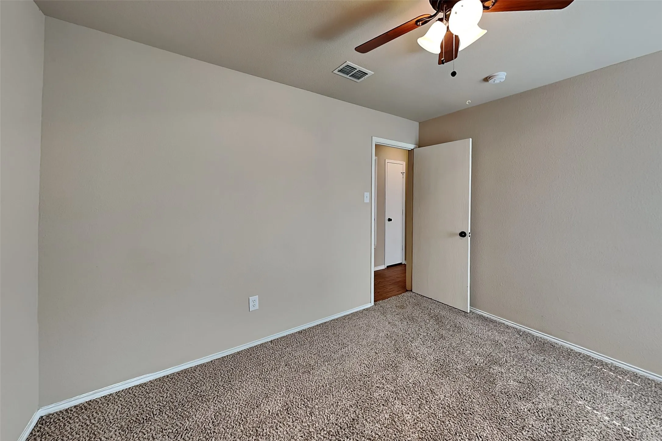 Single Family Residence For Rent in Tarrant County , 5561 Spring Ridge Drive, Watauga, Texas 76137, 4 Bedroom, 2 Bathroom, 2 Garage spaces, 1,957 Sqft, built in 2002, mls#21344956, Real Estate Agent in Watauga, Homes For Rent in Tarrant county, Homes For Rent in Watauga, Realtor in Watauga Texas, Real Estate Brokerage Independent Realty Texas, Luminita Cordes Realtor