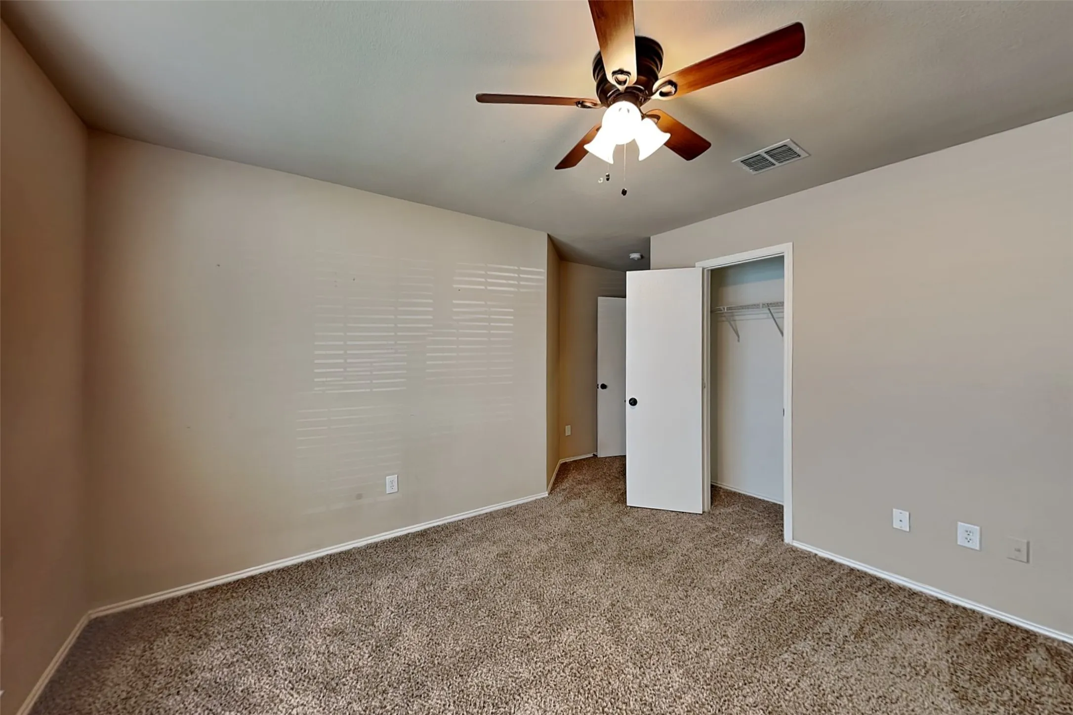 Single Family Residence For Rent in Tarrant County , 5561 Spring Ridge Drive, Watauga, Texas 76137, 4 Bedroom, 2 Bathroom, 2 Garage spaces, 1,957 Sqft, built in 2002, mls#21344956, Real Estate Agent in Watauga, Homes For Rent in Tarrant county, Homes For Rent in Watauga, Realtor in Watauga Texas, Real Estate Brokerage Independent Realty Texas, Luminita Cordes Realtor