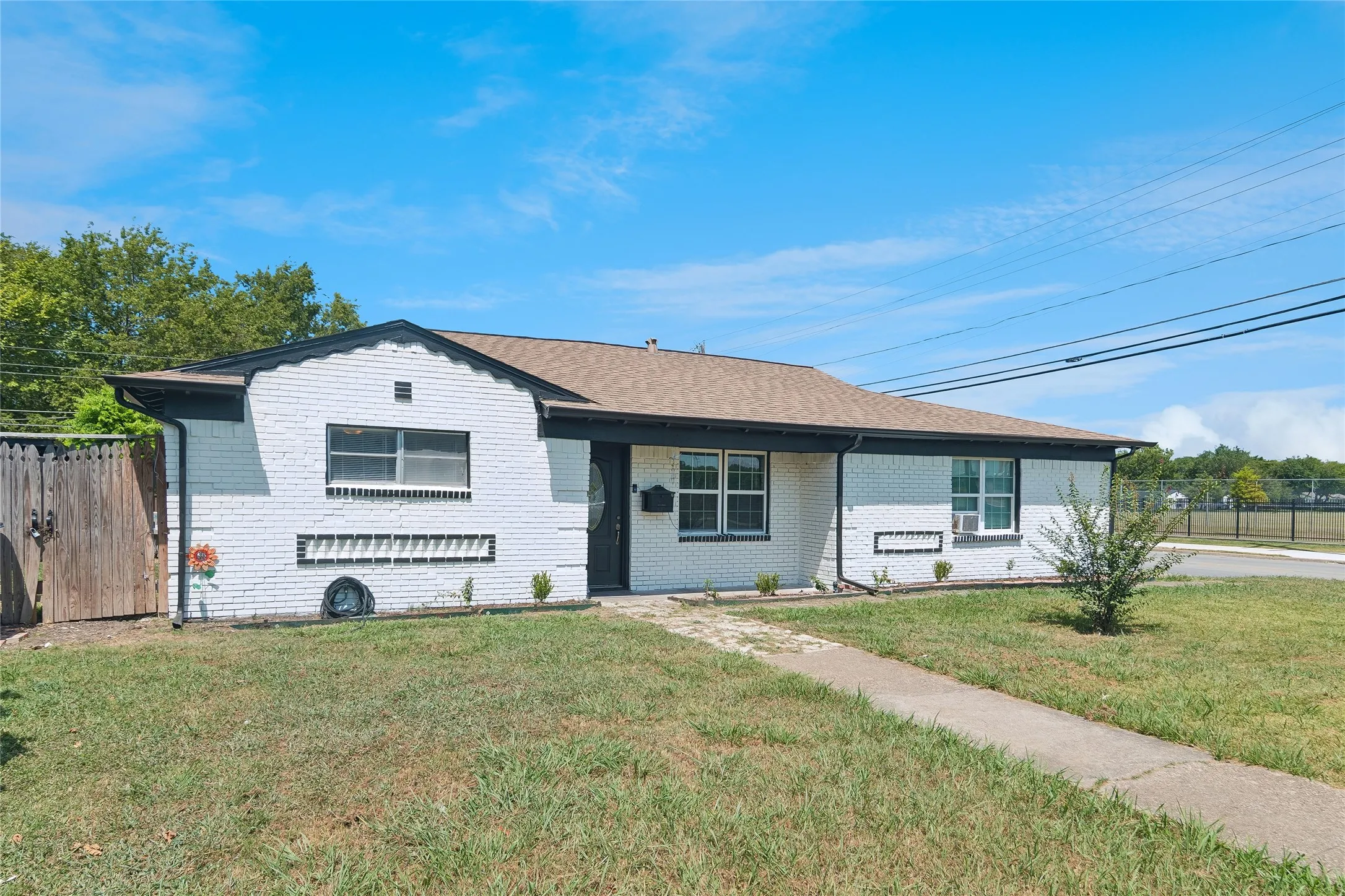 Single Family Residence For Sale in Dallas County , 459 Bolero Avenue, Dallas, Texas 75217, 4 Bedroom, 3 Bathroom, Garage spaces, 1,796 Sqft, built in 1960, mls#21344966, Real Estate Agent in Dallas, Homes For Sale in Dallas county, Homes For Sale in Dallas, Realtor in Dallas Texas, Real Estate Brokerage Independent Realty Texas, Luminita Cordes Realtor