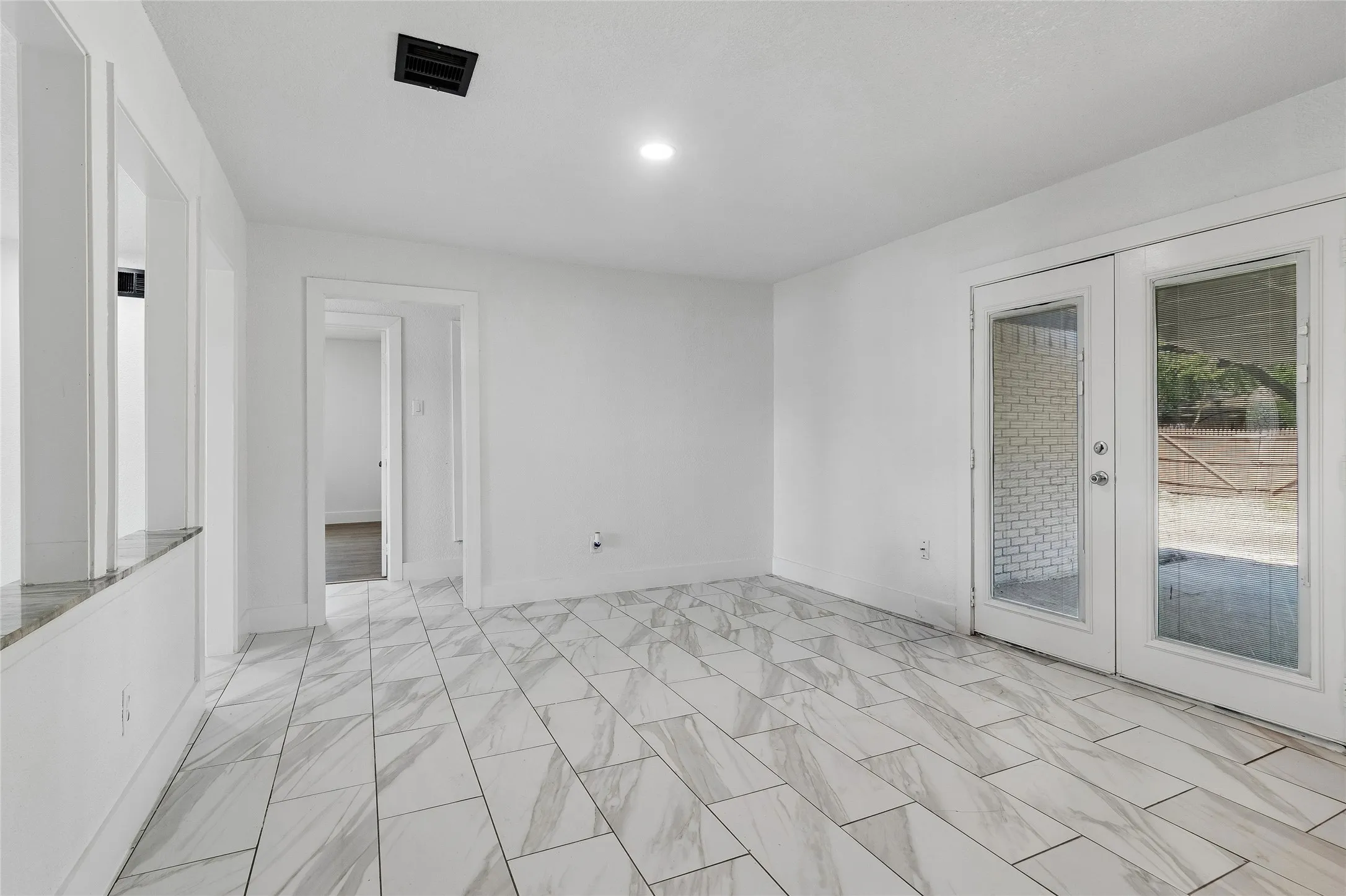 Single Family Residence For Sale in Dallas County , 459 Bolero Avenue, Dallas, Texas 75217, 4 Bedroom, 3 Bathroom, Garage spaces, 1,796 Sqft, built in 1960, mls#21344966, Real Estate Agent in Dallas, Homes For Sale in Dallas county, Homes For Sale in Dallas, Realtor in Dallas Texas, Real Estate Brokerage Independent Realty Texas, Luminita Cordes Realtor