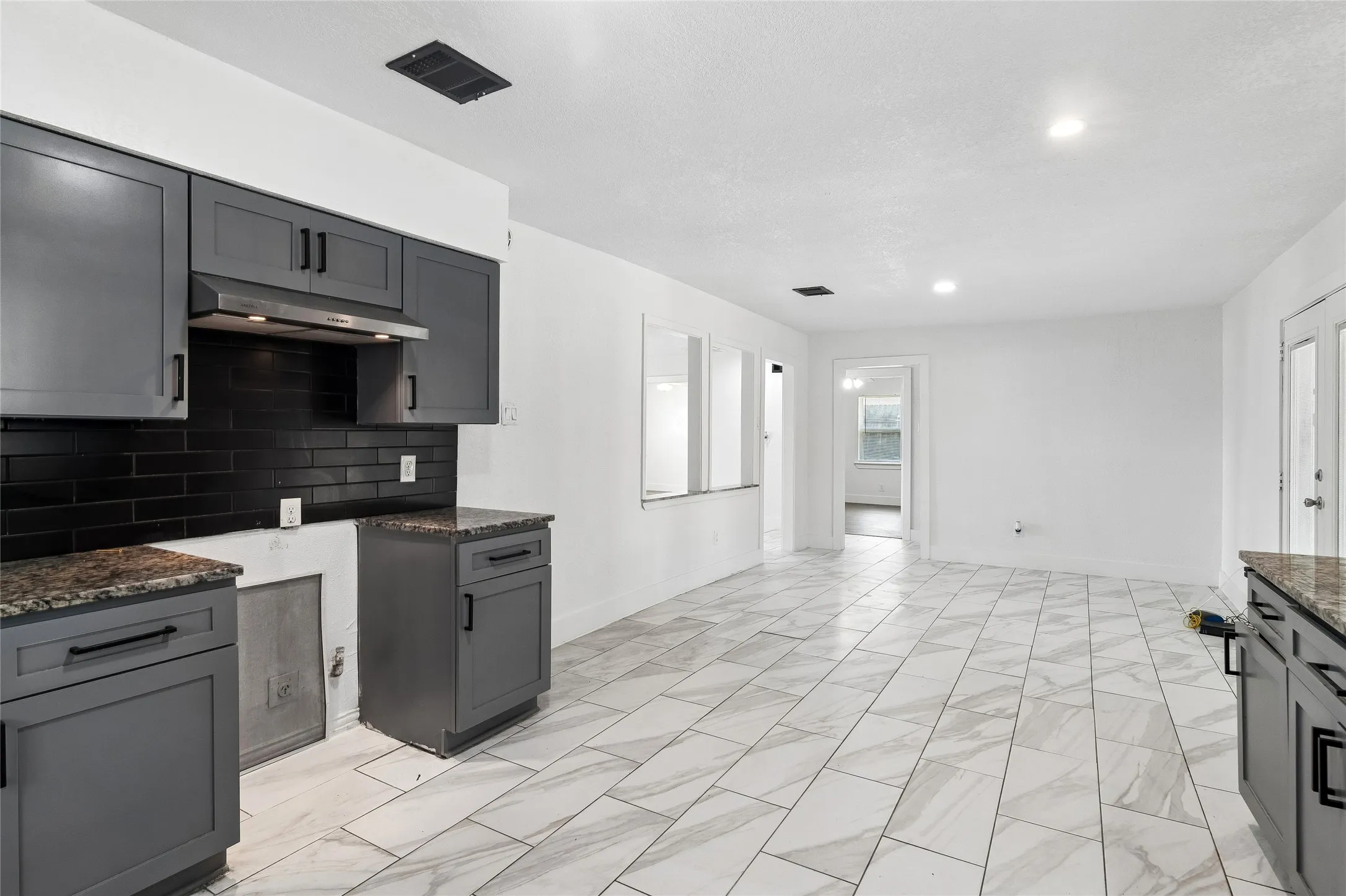Single Family Residence For Sale in Dallas County , 459 Bolero Avenue, Dallas, Texas 75217, 4 Bedroom, 3 Bathroom, Garage spaces, 1,796 Sqft, built in 1960, mls#21344966, Real Estate Agent in Dallas, Homes For Sale in Dallas county, Homes For Sale in Dallas, Realtor in Dallas Texas, Real Estate Brokerage Independent Realty Texas, Luminita Cordes Realtor
