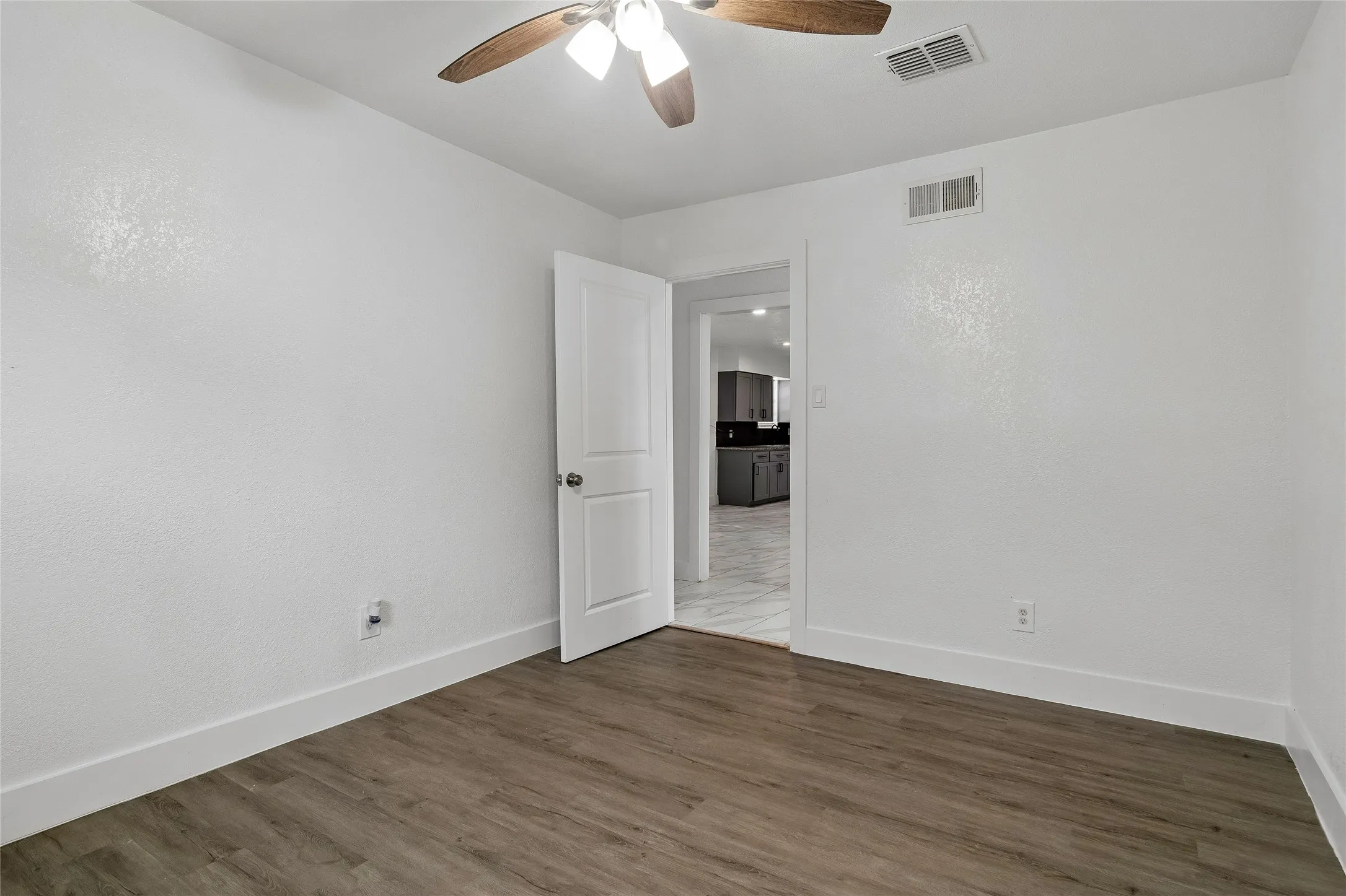 Single Family Residence For Sale in Dallas County , 459 Bolero Avenue, Dallas, Texas 75217, 4 Bedroom, 3 Bathroom, Garage spaces, 1,796 Sqft, built in 1960, mls#21344966, Real Estate Agent in Dallas, Homes For Sale in Dallas county, Homes For Sale in Dallas, Realtor in Dallas Texas, Real Estate Brokerage Independent Realty Texas, Luminita Cordes Realtor