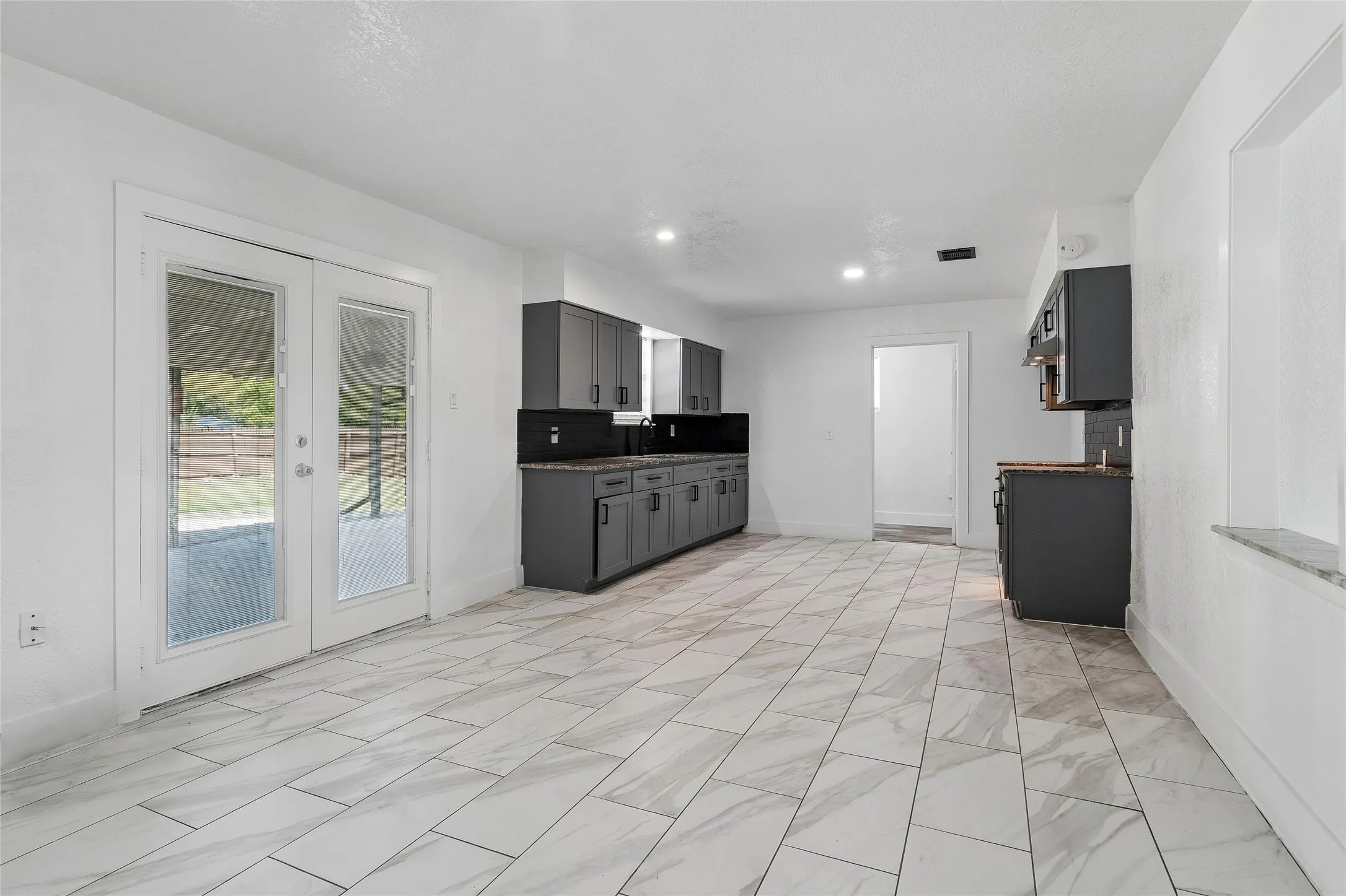 Single Family Residence For Sale in Dallas County , 459 Bolero Avenue, Dallas, Texas 75217, 4 Bedroom, 3 Bathroom, Garage spaces, 1,796 Sqft, built in 1960, mls#21344966, Real Estate Agent in Dallas, Homes For Sale in Dallas county, Homes For Sale in Dallas, Realtor in Dallas Texas, Real Estate Brokerage Independent Realty Texas, Luminita Cordes Realtor