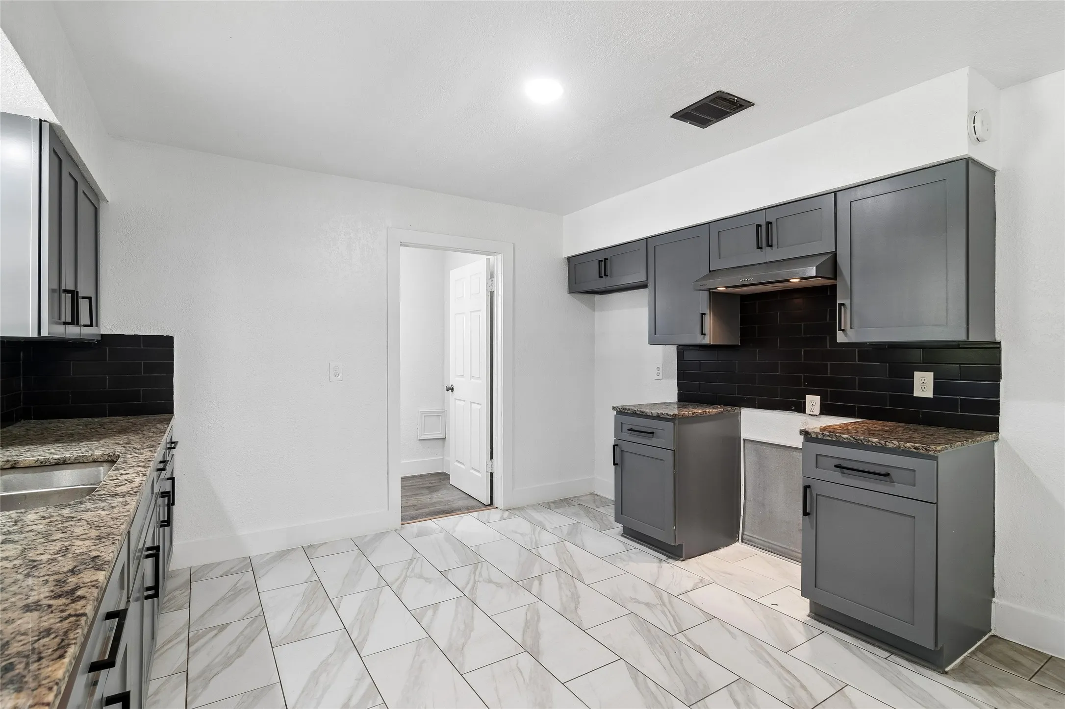 Single Family Residence For Sale in Dallas County , 459 Bolero Avenue, Dallas, Texas 75217, 4 Bedroom, 3 Bathroom, Garage spaces, 1,796 Sqft, built in 1960, mls#21344966, Real Estate Agent in Dallas, Homes For Sale in Dallas county, Homes For Sale in Dallas, Realtor in Dallas Texas, Real Estate Brokerage Independent Realty Texas, Luminita Cordes Realtor