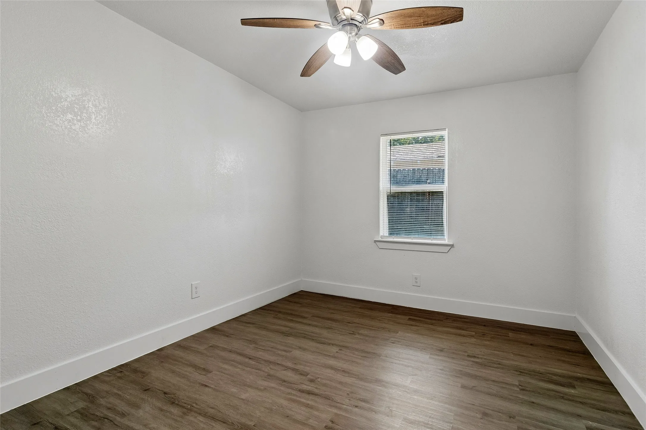 Single Family Residence For Sale in Dallas County , 459 Bolero Avenue, Dallas, Texas 75217, 4 Bedroom, 3 Bathroom, Garage spaces, 1,796 Sqft, built in 1960, mls#21344966, Real Estate Agent in Dallas, Homes For Sale in Dallas county, Homes For Sale in Dallas, Realtor in Dallas Texas, Real Estate Brokerage Independent Realty Texas, Luminita Cordes Realtor