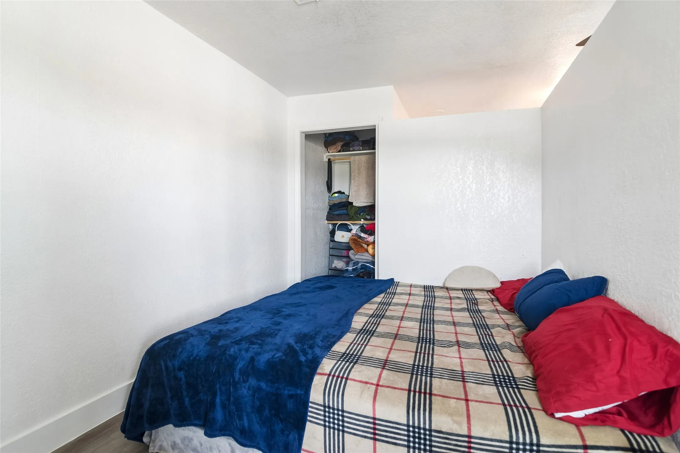 Single Family Residence For Sale in Dallas County , 459 Bolero Avenue, Dallas, Texas 75217, 4 Bedroom, 3 Bathroom, Garage spaces, 1,796 Sqft, built in 1960, mls#21344966, Real Estate Agent in Dallas, Homes For Sale in Dallas county, Homes For Sale in Dallas, Realtor in Dallas Texas, Real Estate Brokerage Independent Realty Texas, Luminita Cordes Realtor