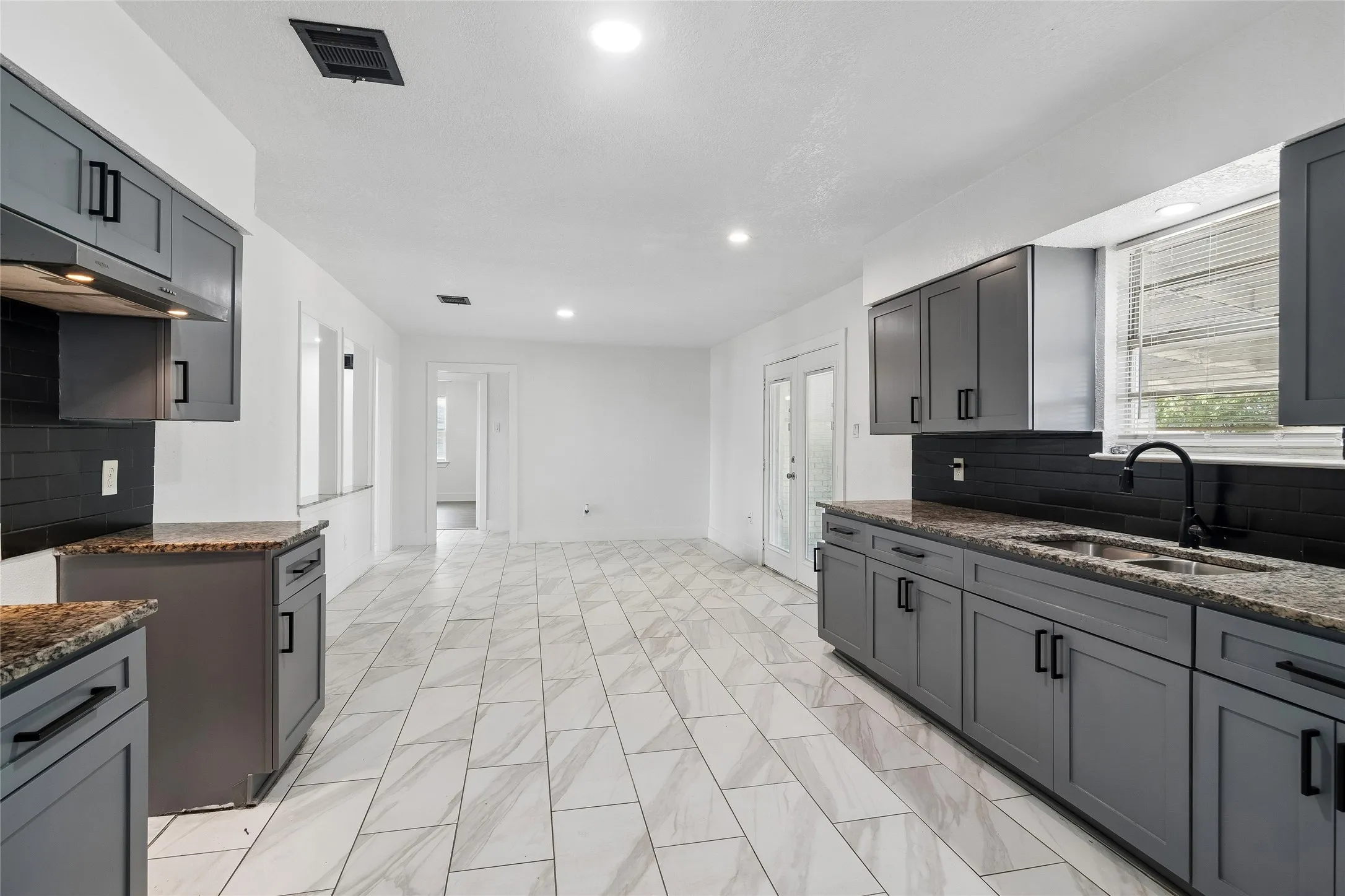 Single Family Residence For Sale in Dallas County , 459 Bolero Avenue, Dallas, Texas 75217, 4 Bedroom, 3 Bathroom, Garage spaces, 1,796 Sqft, built in 1960, mls#21344966, Real Estate Agent in Dallas, Homes For Sale in Dallas county, Homes For Sale in Dallas, Realtor in Dallas Texas, Real Estate Brokerage Independent Realty Texas, Luminita Cordes Realtor