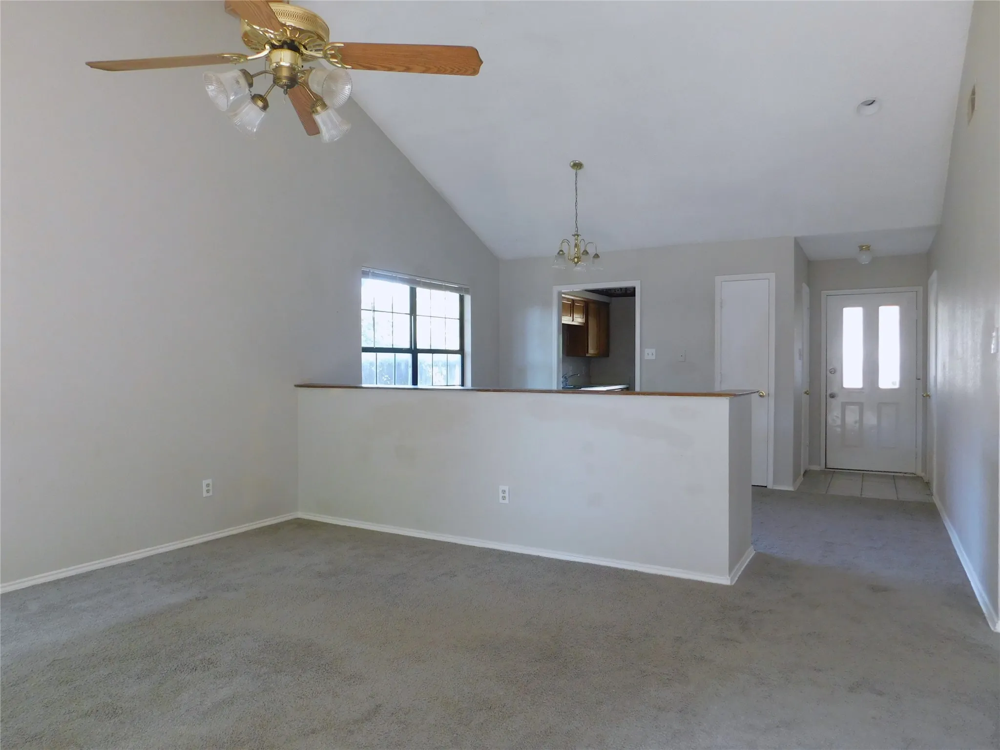 Single Family Residence For Rent in Denton County , 404 Pace Drive, Denton, Texas 76209, 3 Bedroom, 2 Bathroom, 2 Garage spaces, 1,156 Sqft, built in 1985, mls#21344810, Real Estate Agent in Denton, Homes For Rent in Denton county, Homes For Rent in Denton, Realtor in Denton Texas, Real Estate Brokerage Independent Realty Texas, Luminita Cordes Realtor