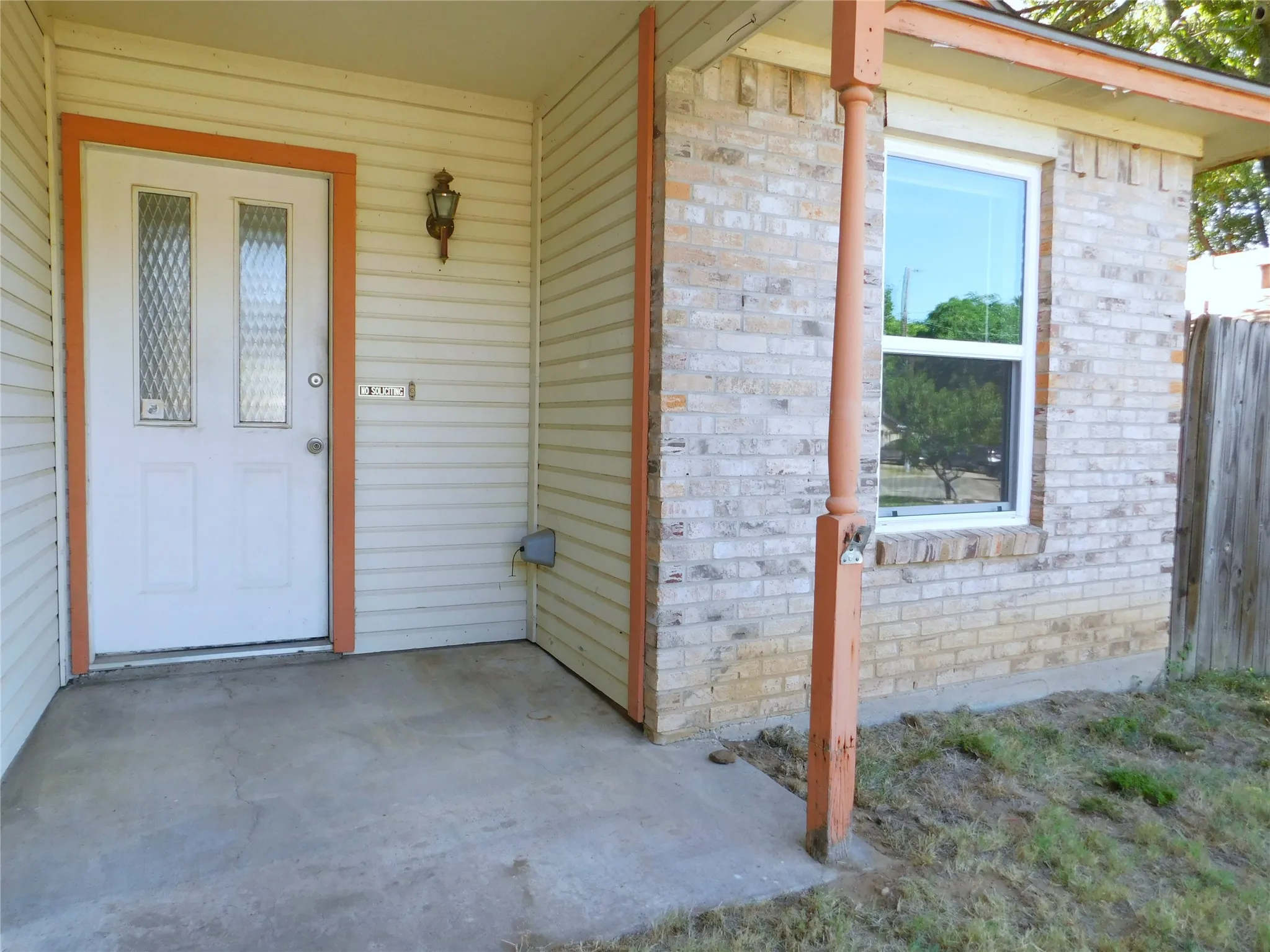 Single Family Residence For Rent in Denton County , 404 Pace Drive, Denton, Texas 76209, 3 Bedroom, 2 Bathroom, 2 Garage spaces, 1,156 Sqft, built in 1985, mls#21344810, Real Estate Agent in Denton, Homes For Rent in Denton county, Homes For Rent in Denton, Realtor in Denton Texas, Real Estate Brokerage Independent Realty Texas, Luminita Cordes Realtor