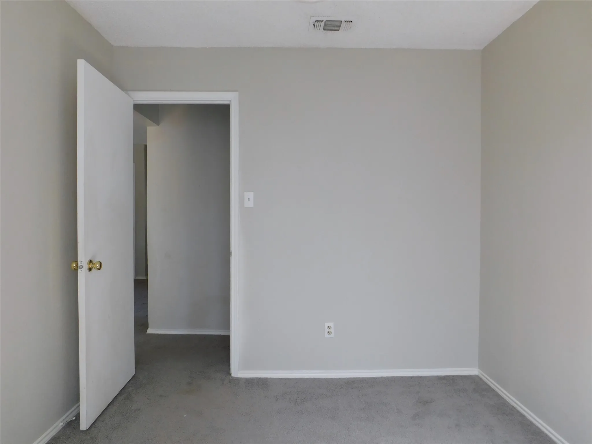 Single Family Residence For Rent in Denton County , 404 Pace Drive, Denton, Texas 76209, 3 Bedroom, 2 Bathroom, 2 Garage spaces, 1,156 Sqft, built in 1985, mls#21344810, Real Estate Agent in Denton, Homes For Rent in Denton county, Homes For Rent in Denton, Realtor in Denton Texas, Real Estate Brokerage Independent Realty Texas, Luminita Cordes Realtor