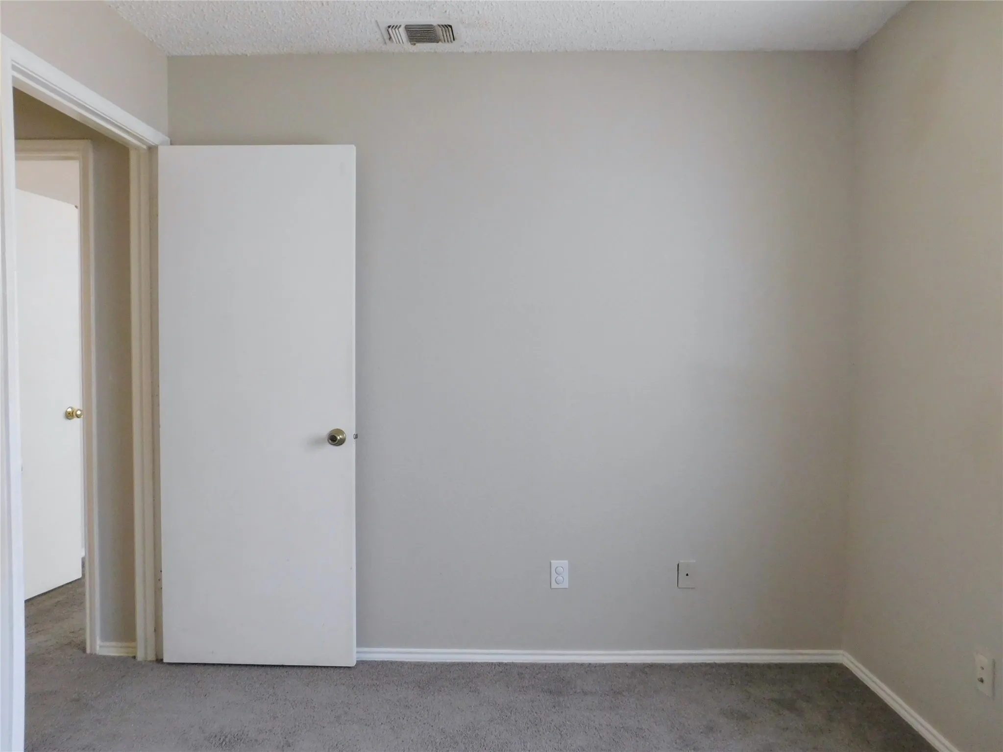 Single Family Residence For Rent in Denton County , 404 Pace Drive, Denton, Texas 76209, 3 Bedroom, 2 Bathroom, 2 Garage spaces, 1,156 Sqft, built in 1985, mls#21344810, Real Estate Agent in Denton, Homes For Rent in Denton county, Homes For Rent in Denton, Realtor in Denton Texas, Real Estate Brokerage Independent Realty Texas, Luminita Cordes Realtor