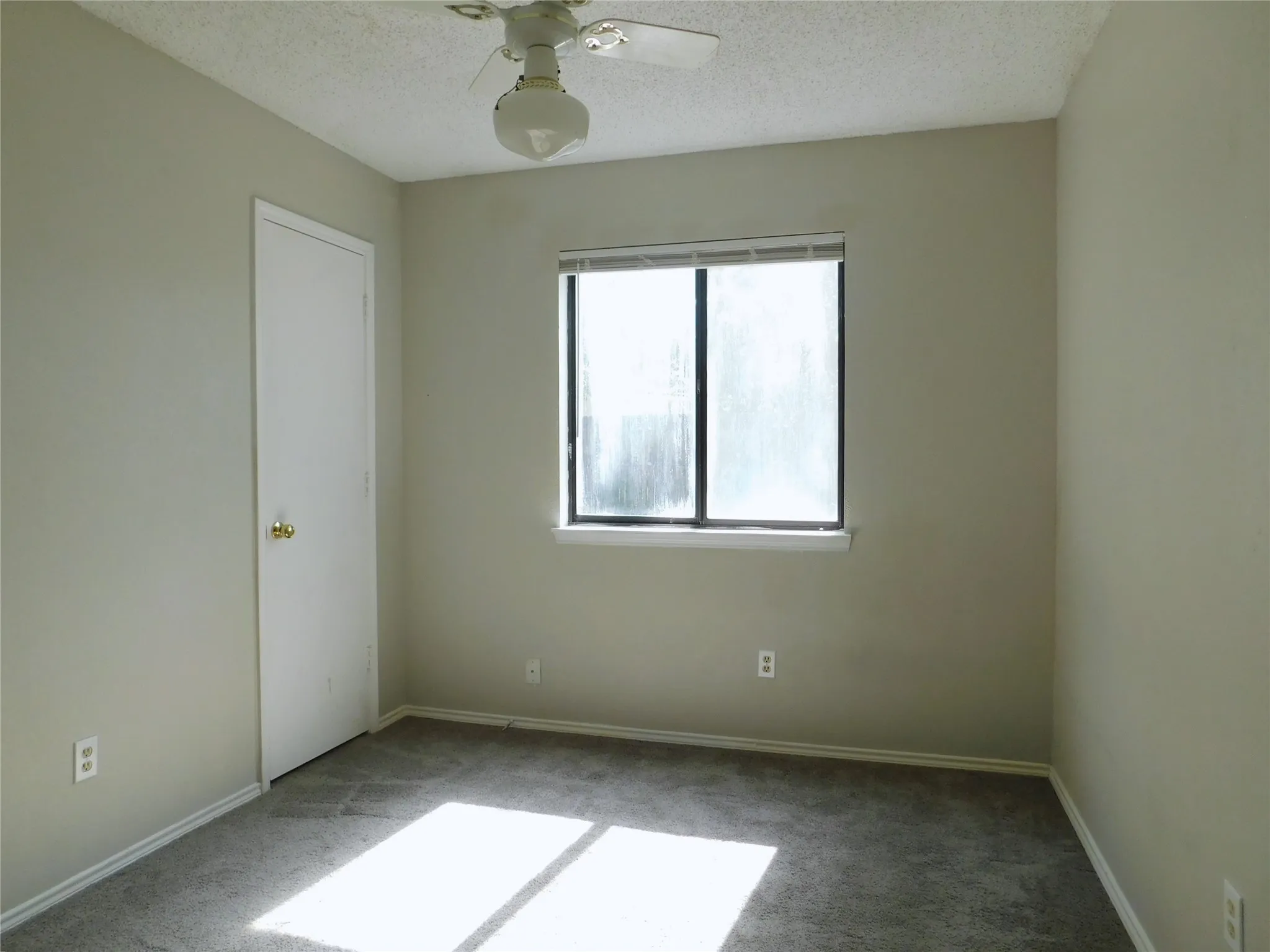 Single Family Residence For Rent in Denton County , 404 Pace Drive, Denton, Texas 76209, 3 Bedroom, 2 Bathroom, 2 Garage spaces, 1,156 Sqft, built in 1985, mls#21344810, Real Estate Agent in Denton, Homes For Rent in Denton county, Homes For Rent in Denton, Realtor in Denton Texas, Real Estate Brokerage Independent Realty Texas, Luminita Cordes Realtor