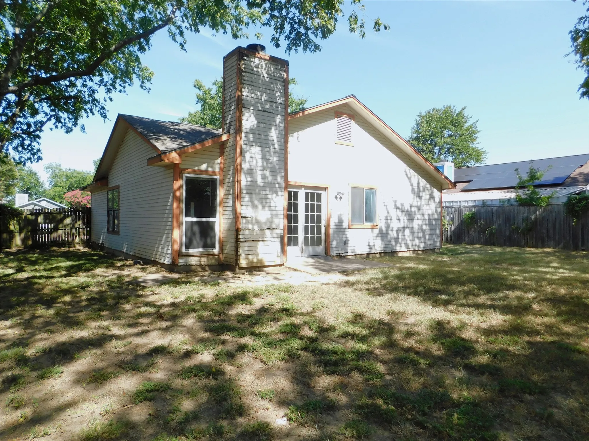 Single Family Residence For Rent in Denton County , 404 Pace Drive, Denton, Texas 76209, 3 Bedroom, 2 Bathroom, 2 Garage spaces, 1,156 Sqft, built in 1985, mls#21344810, Real Estate Agent in Denton, Homes For Rent in Denton county, Homes For Rent in Denton, Realtor in Denton Texas, Real Estate Brokerage Independent Realty Texas, Luminita Cordes Realtor