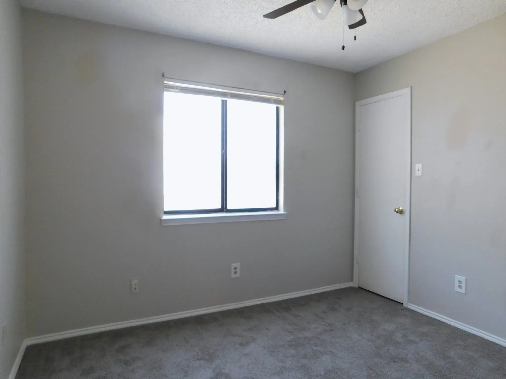 Single Family Residence For Rent in Denton County , 404 Pace Drive, Denton, Texas 76209, 3 Bedroom, 2 Bathroom, 2 Garage spaces, 1,156 Sqft, built in 1985, mls#21344810, Real Estate Agent in Denton, Homes For Rent in Denton county, Homes For Rent in Denton, Realtor in Denton Texas, Real Estate Brokerage Independent Realty Texas, Luminita Cordes Realtor
