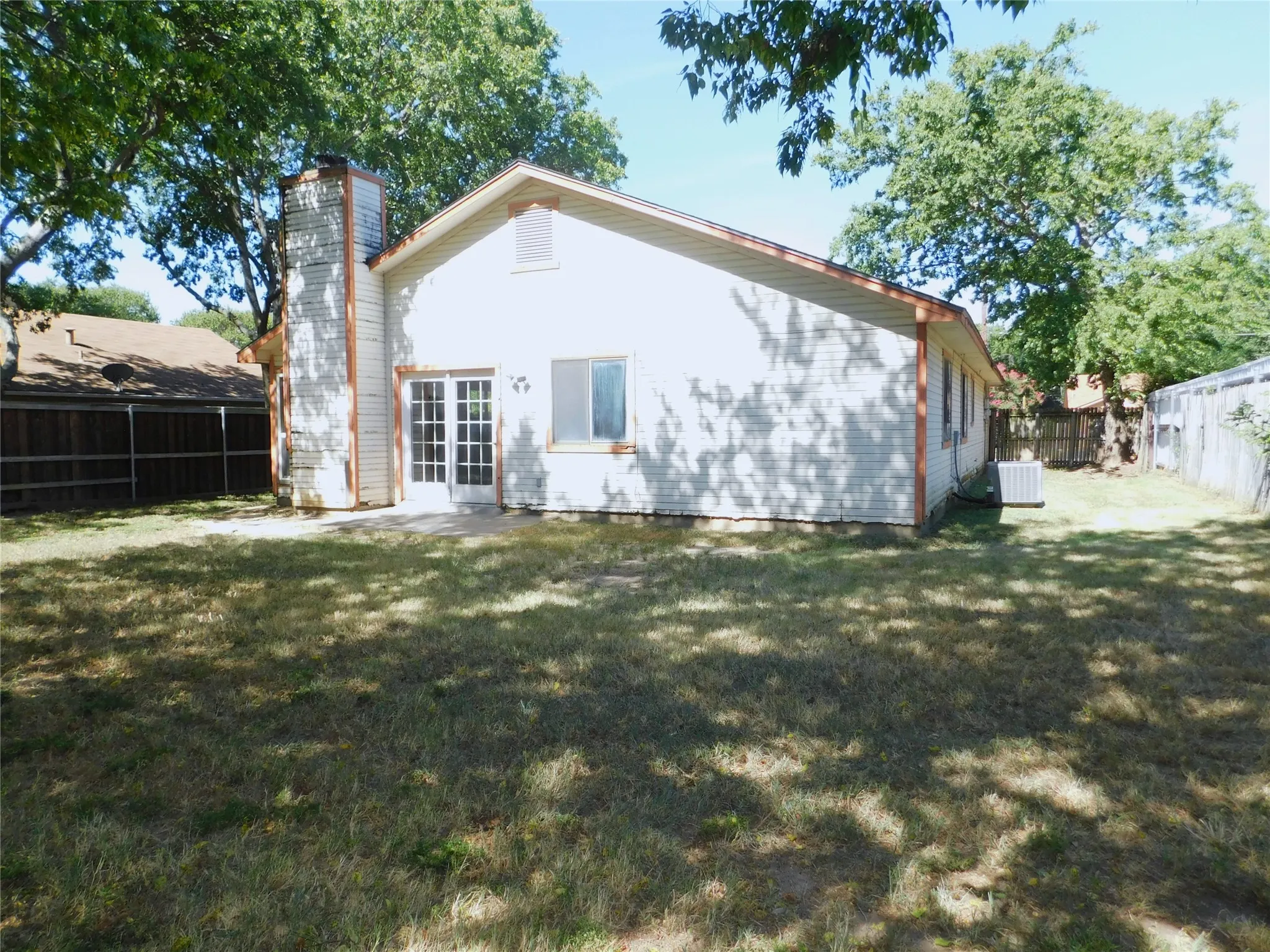 Single Family Residence For Rent in Denton County , 404 Pace Drive, Denton, Texas 76209, 3 Bedroom, 2 Bathroom, 2 Garage spaces, 1,156 Sqft, built in 1985, mls#21344810, Real Estate Agent in Denton, Homes For Rent in Denton county, Homes For Rent in Denton, Realtor in Denton Texas, Real Estate Brokerage Independent Realty Texas, Luminita Cordes Realtor