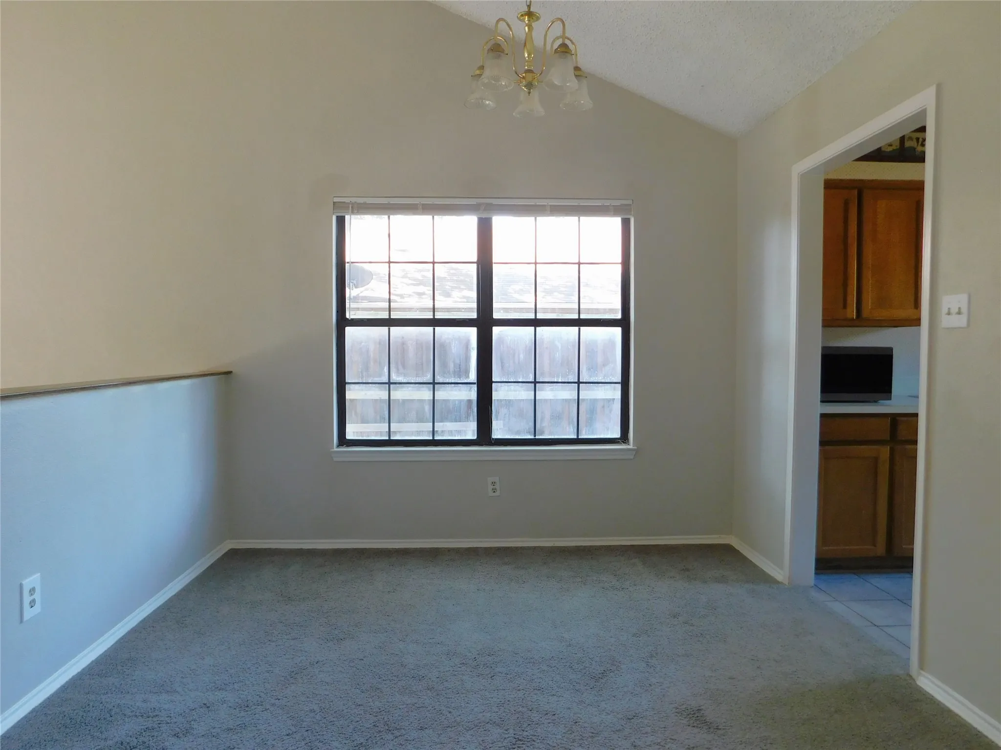 Single Family Residence For Rent in Denton County , 404 Pace Drive, Denton, Texas 76209, 3 Bedroom, 2 Bathroom, 2 Garage spaces, 1,156 Sqft, built in 1985, mls#21344810, Real Estate Agent in Denton, Homes For Rent in Denton county, Homes For Rent in Denton, Realtor in Denton Texas, Real Estate Brokerage Independent Realty Texas, Luminita Cordes Realtor