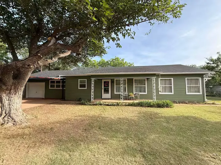 Single Family Residence For Sale in Taylor County , 1634 Sandefer Street, Abilene, Texas 79601, 3 Bedroom, 2 Bathroom, 1 Garage spaces, 1,647 Sqft, built in 1956, mls#21344876, Real Estate Agent in Abilene, Homes For Sale in Taylor county, Homes For Sale in Abilene, Realtor in Abilene Texas, Real Estate Brokerage Independent Realty Texas, Luminita Cordes Realtor