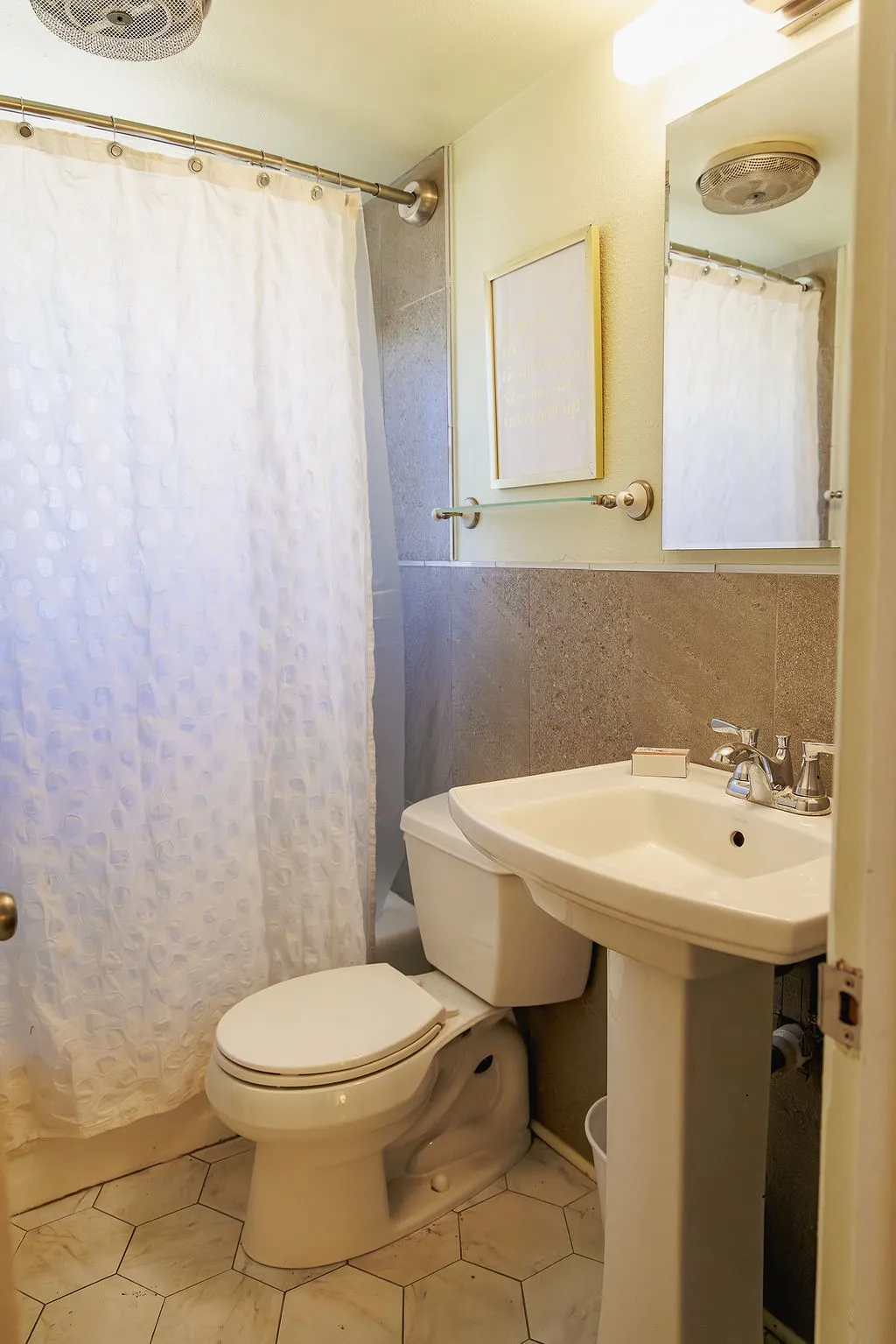 Single Family Residence For Sale in Taylor County , 1634 Sandefer Street, Abilene, Texas 79601, 3 Bedroom, 2 Bathroom, 1 Garage spaces, 1,647 Sqft, built in 1956, mls#21344876, Real Estate Agent in Abilene, Homes For Sale in Taylor county, Homes For Sale in Abilene, Realtor in Abilene Texas, Real Estate Brokerage Independent Realty Texas, Luminita Cordes Realtor