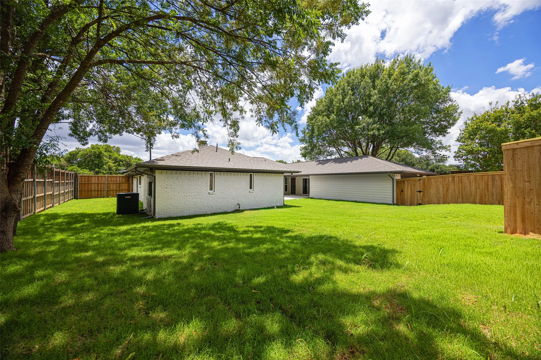 Single Family Residence For Sale in Dallas County , 7717 Meadowhaven Drive, Dallas, Texas 75254, 4 Bedroom, 4 Bathroom, 2 Garage spaces, 2,785 Sqft, built in 1968, mls#21344926, Real Estate Agent in Dallas, Homes For Sale in Dallas county, Homes For Sale in Dallas, Realtor in Dallas Texas, Real Estate Brokerage Independent Realty Texas, Luminita Cordes Realtor