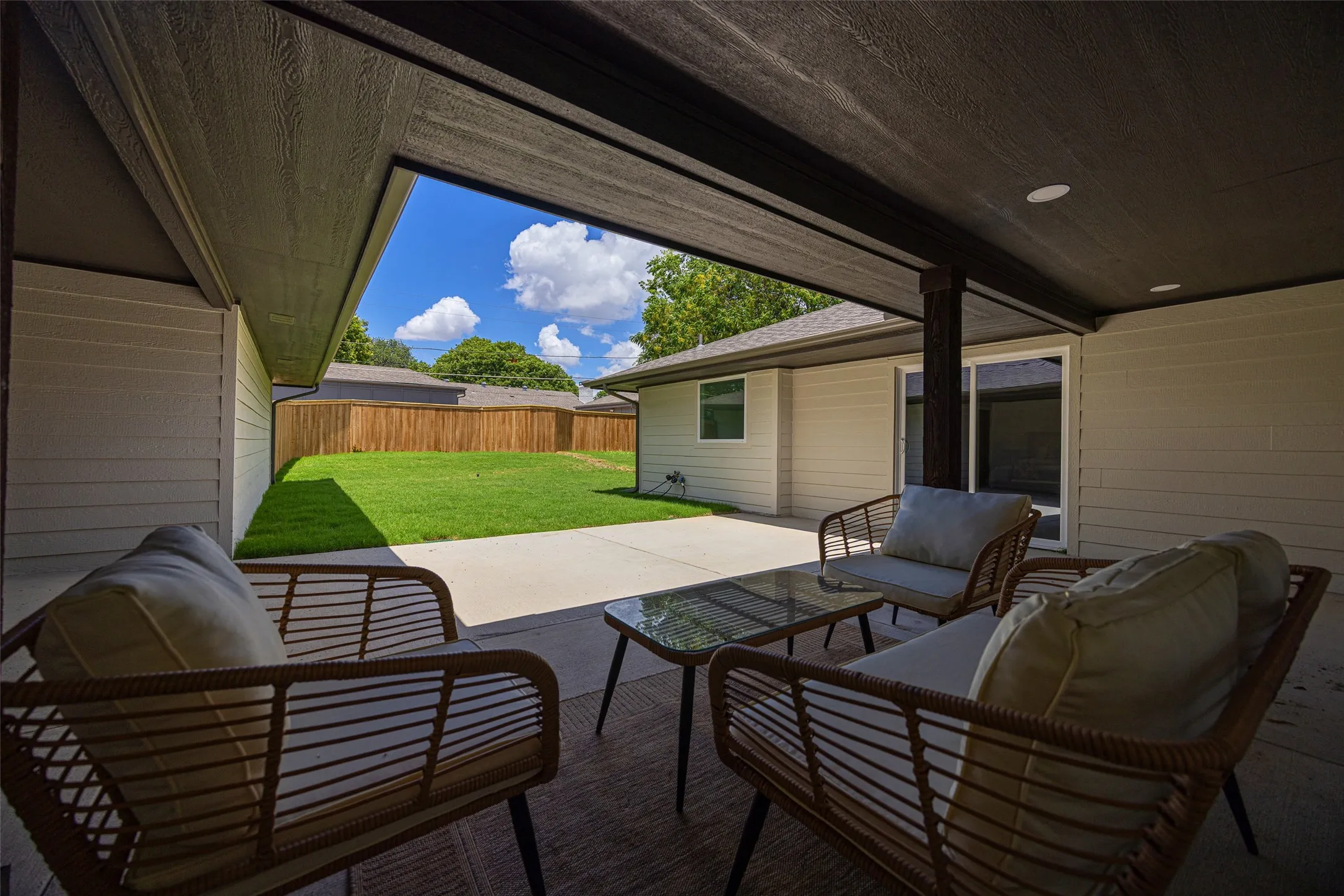 Single Family Residence For Sale in Dallas County , 7717 Meadowhaven Drive, Dallas, Texas 75254, 4 Bedroom, 4 Bathroom, 2 Garage spaces, 2,785 Sqft, built in 1968, mls#21344926, Real Estate Agent in Dallas, Homes For Sale in Dallas county, Homes For Sale in Dallas, Realtor in Dallas Texas, Real Estate Brokerage Independent Realty Texas, Luminita Cordes Realtor