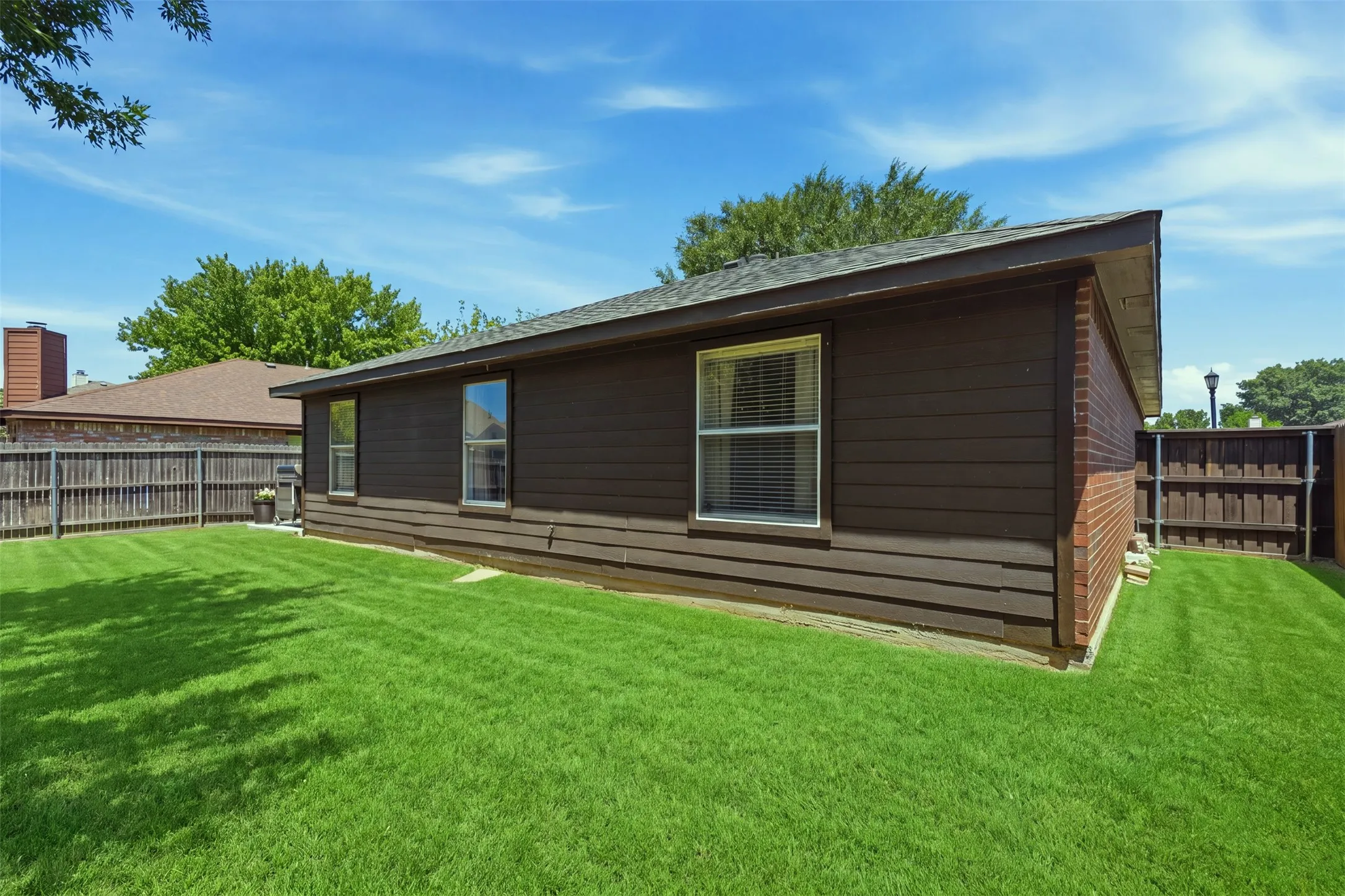 Single Family Residence For Sale in Denton County , 1152 Lake Bluff Drive, Little Elm, Texas 75068, 3 Bedroom, 2 Bathroom, 2 Garage spaces, 1,323 Sqft, built in 1999, mls#21344938, Real Estate Agent in Little Elm, Homes For Sale in Denton county, Homes For Sale in Little Elm, Realtor in Little Elm Texas, Real Estate Brokerage Independent Realty Texas, Luminita Cordes Realtor